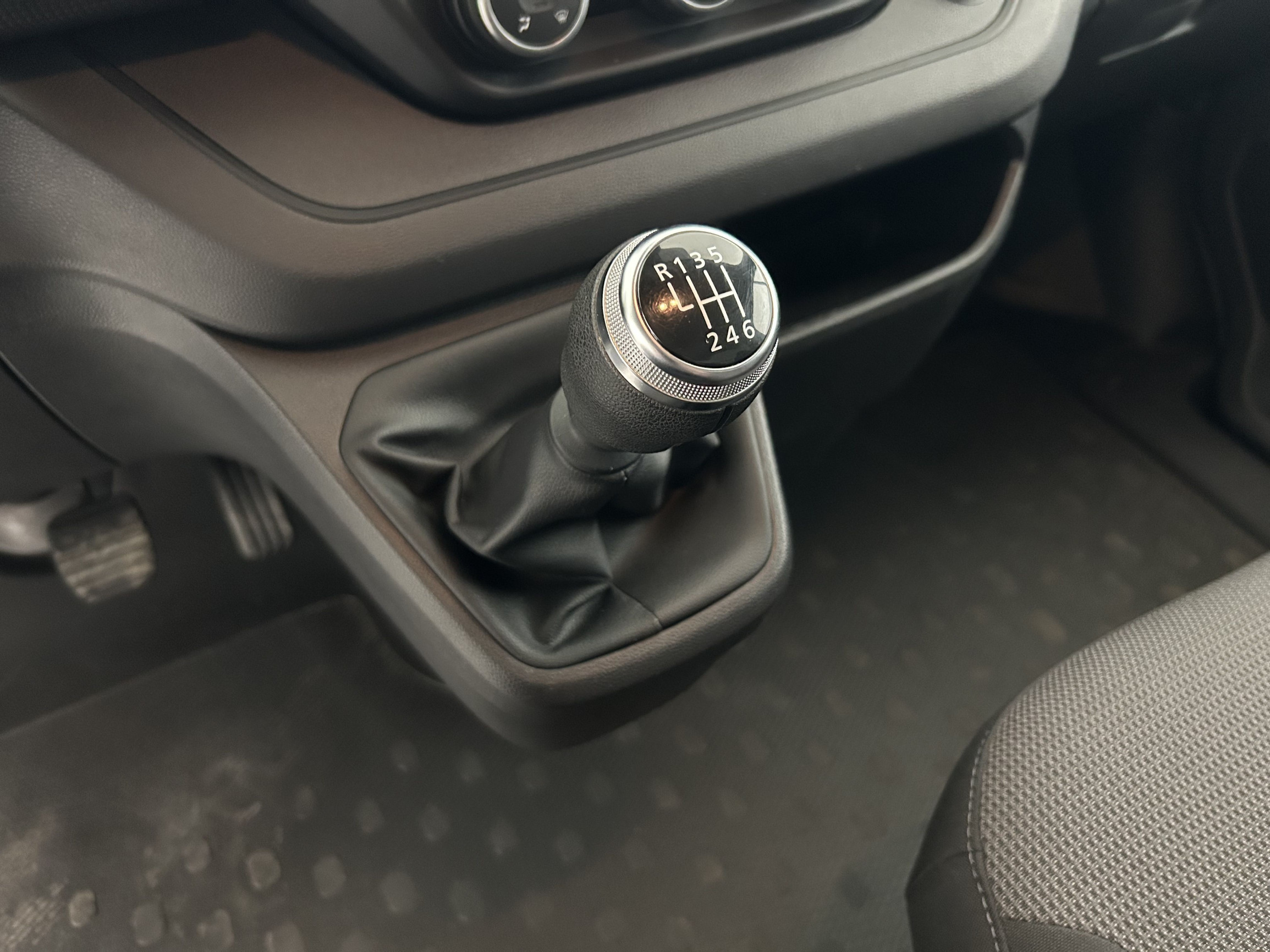 Vente en ligne Renault Trafic 3 Fourgon TRAFIC FGN L2H1 3000 KG BLUE DCI 130 au prix de 23 490 €