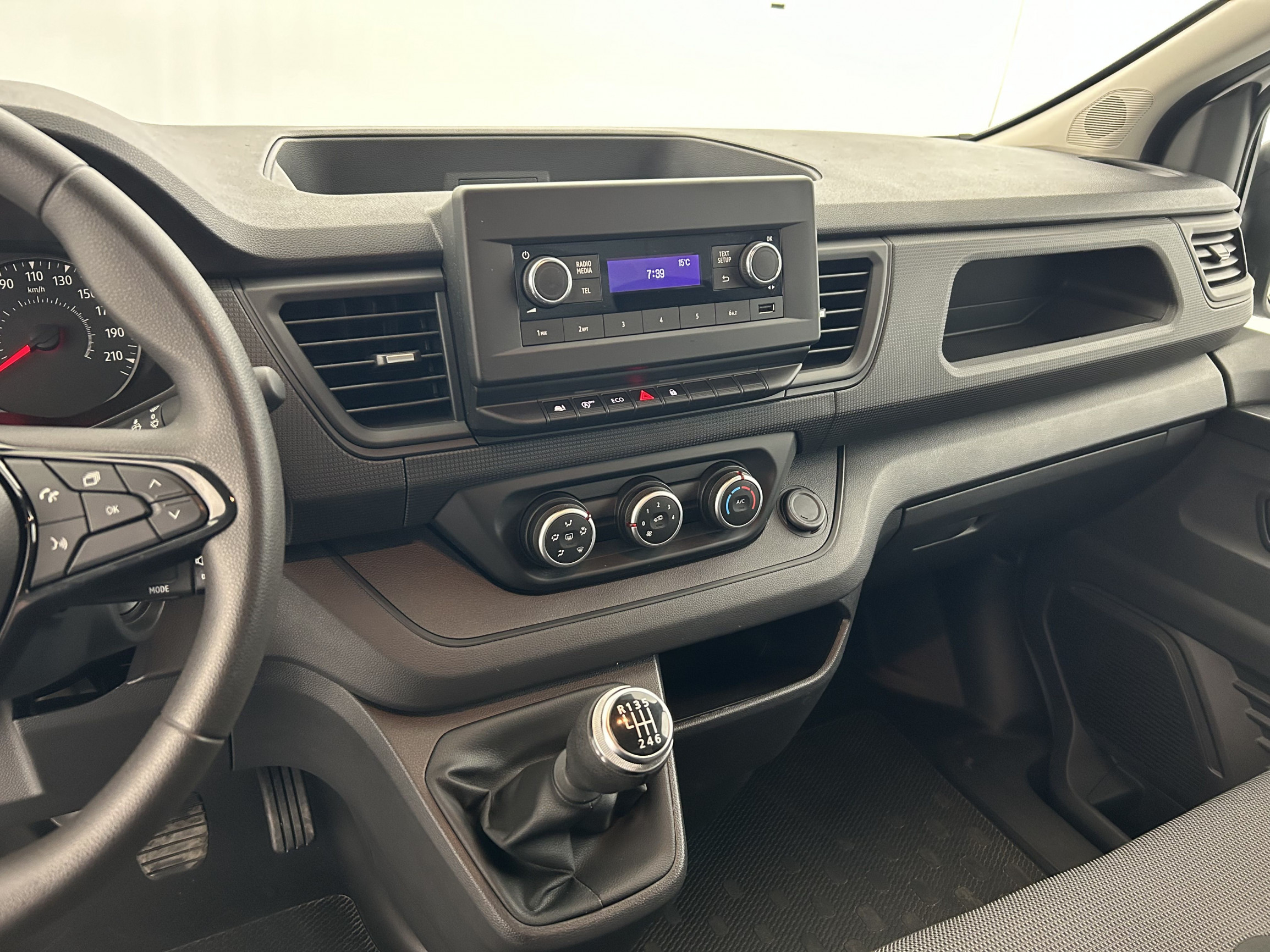Vente en ligne Renault Trafic 3 Fourgon TRAFIC FGN L2H1 3000 KG BLUE DCI 130 au prix de 23 490 €