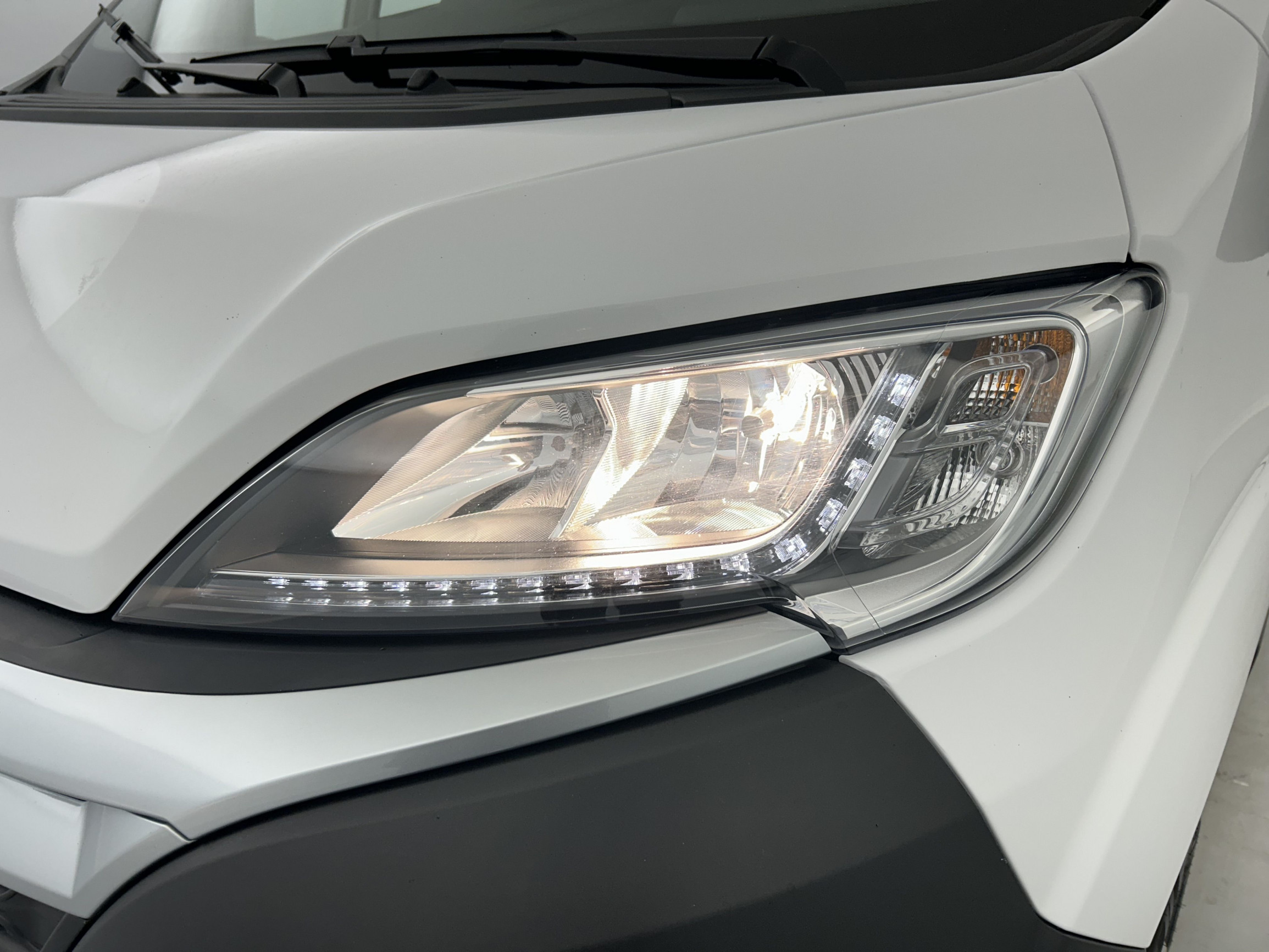 Vente en ligne Citroën Jumper Fourgon JUMPER TOLE 33 L2H2 BLUEHDi 140 S&S BVM6 au prix de 23 890 €