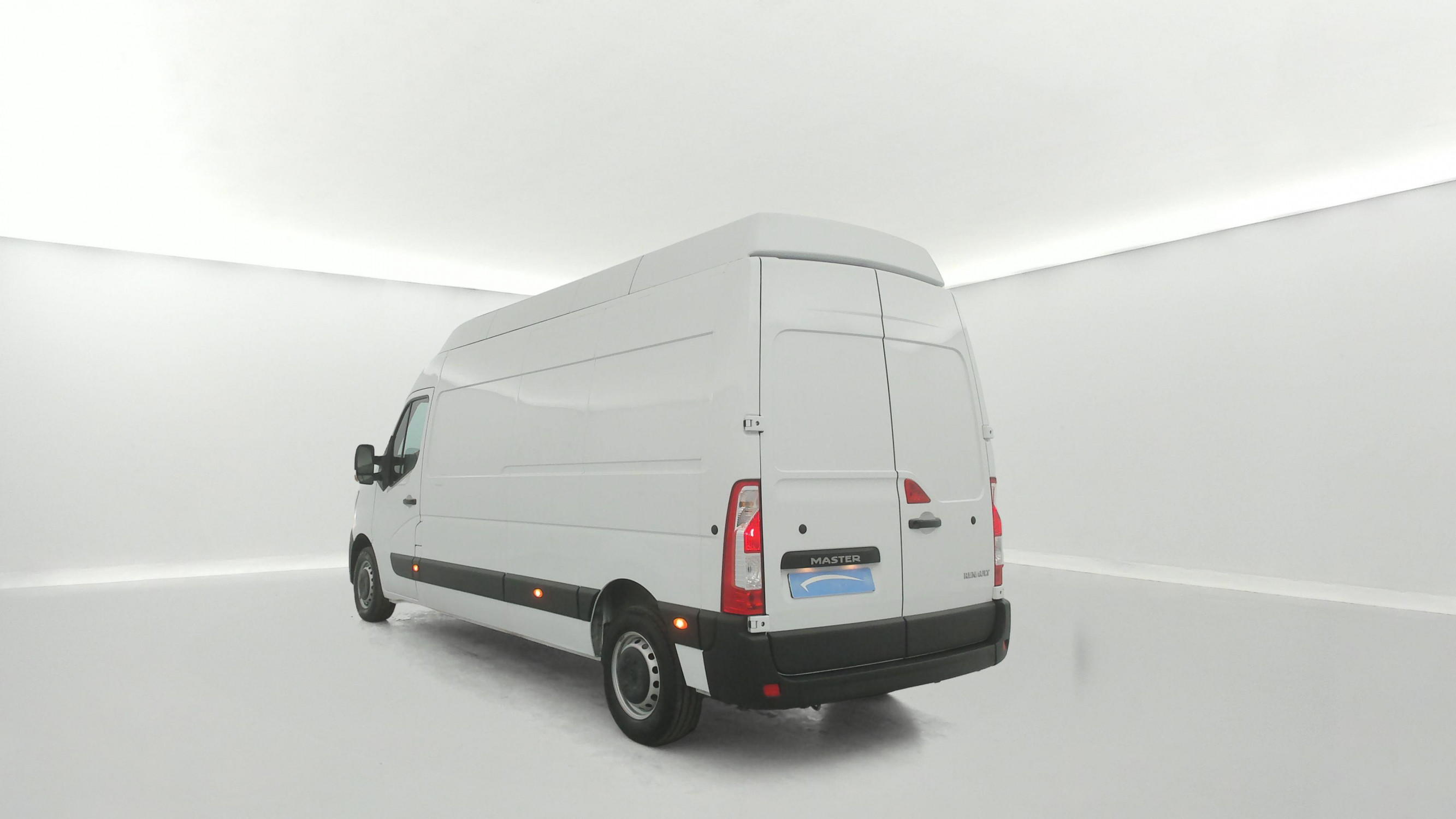 Vente en ligne Renault Master Fourgon MASTER FGN TRAC F3500 L3H3 BLUE DCI 135 au prix de 26 990 €