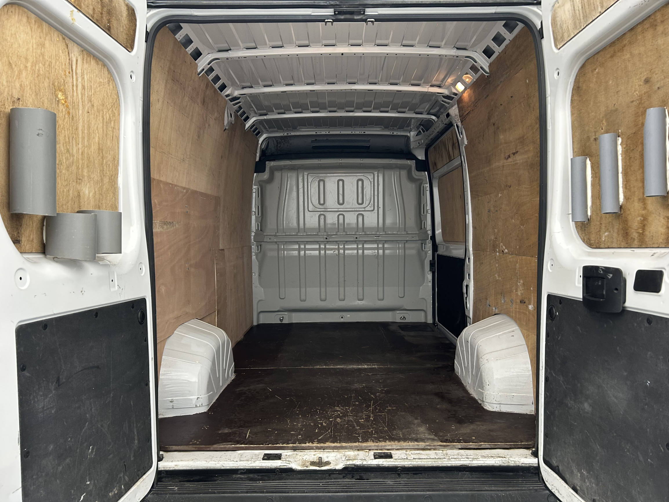Vente en ligne Citroën Jumper Fourgon JUMPER TOLE 33 L2H2 BLUEHDi 140 S&S BVM6 au prix de 23 890 €