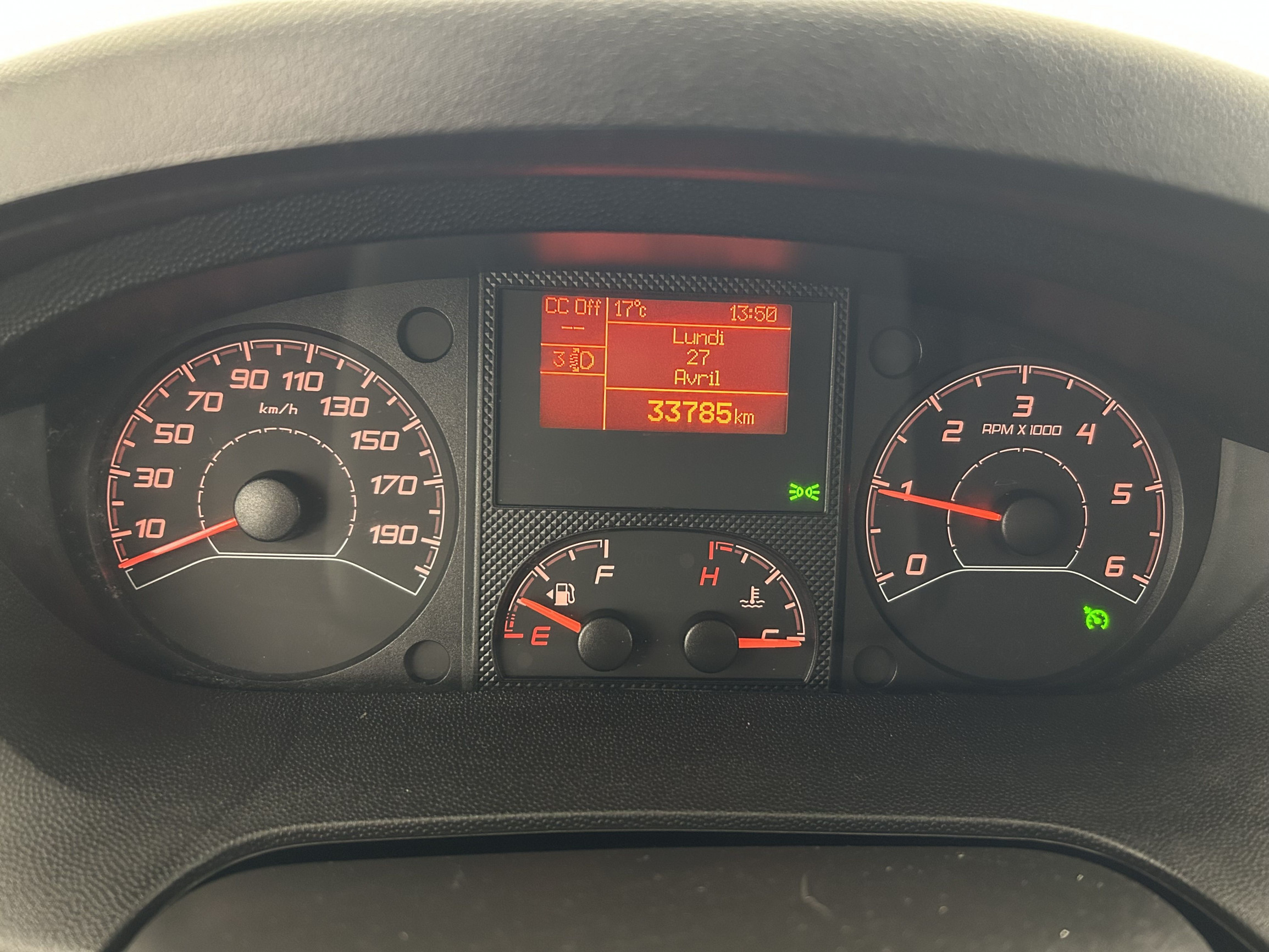 Vente en ligne Citroën Jumper Fourgon JUMPER TOLE 33 L2H2 BLUEHDi 140 S&S BVM6 au prix de 23 890 €