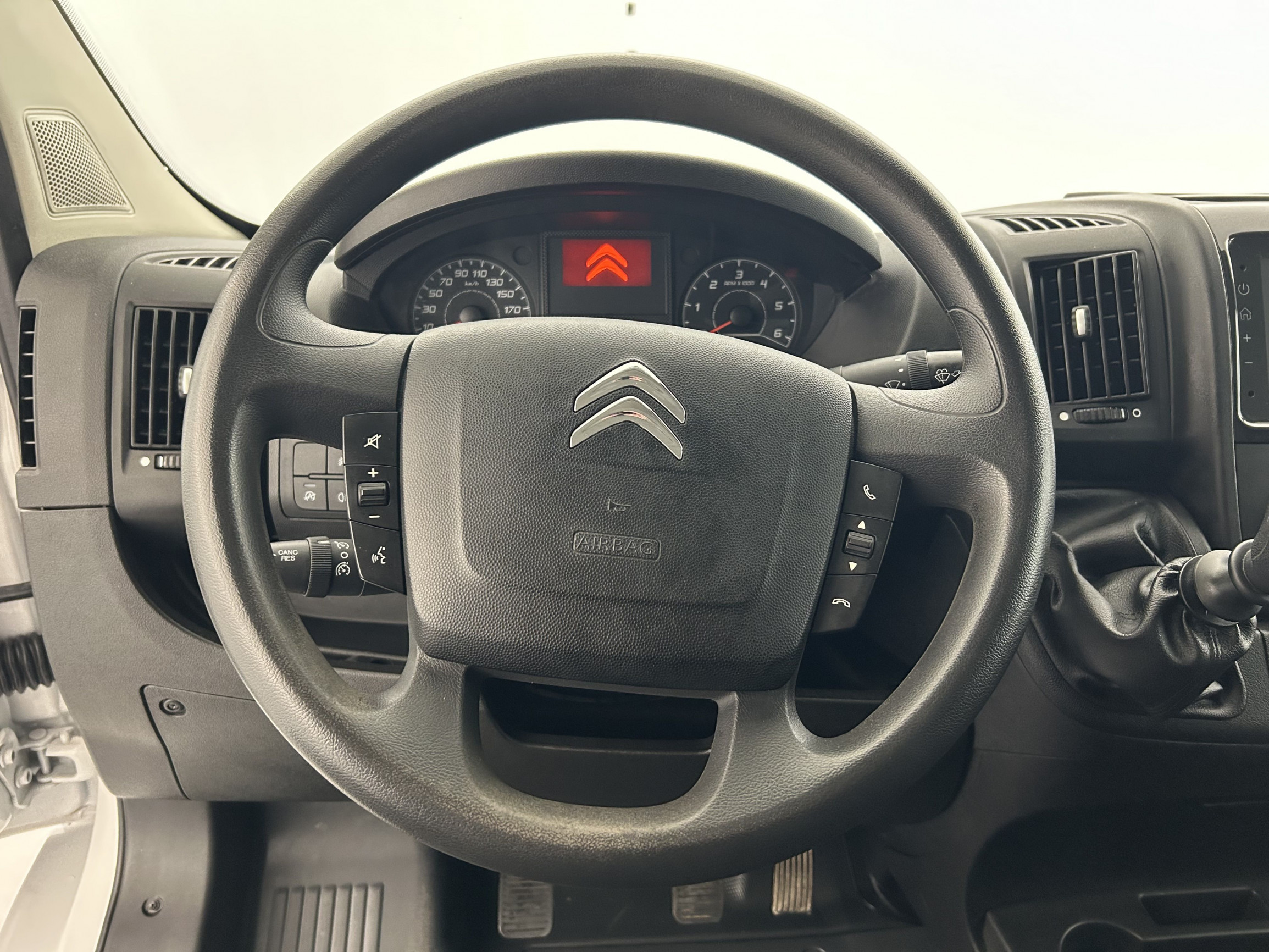Vente en ligne Citroën Jumper Fourgon JUMPER TOLE 33 L2H2 BLUEHDi 140 S&S BVM6 au prix de 23 890 €