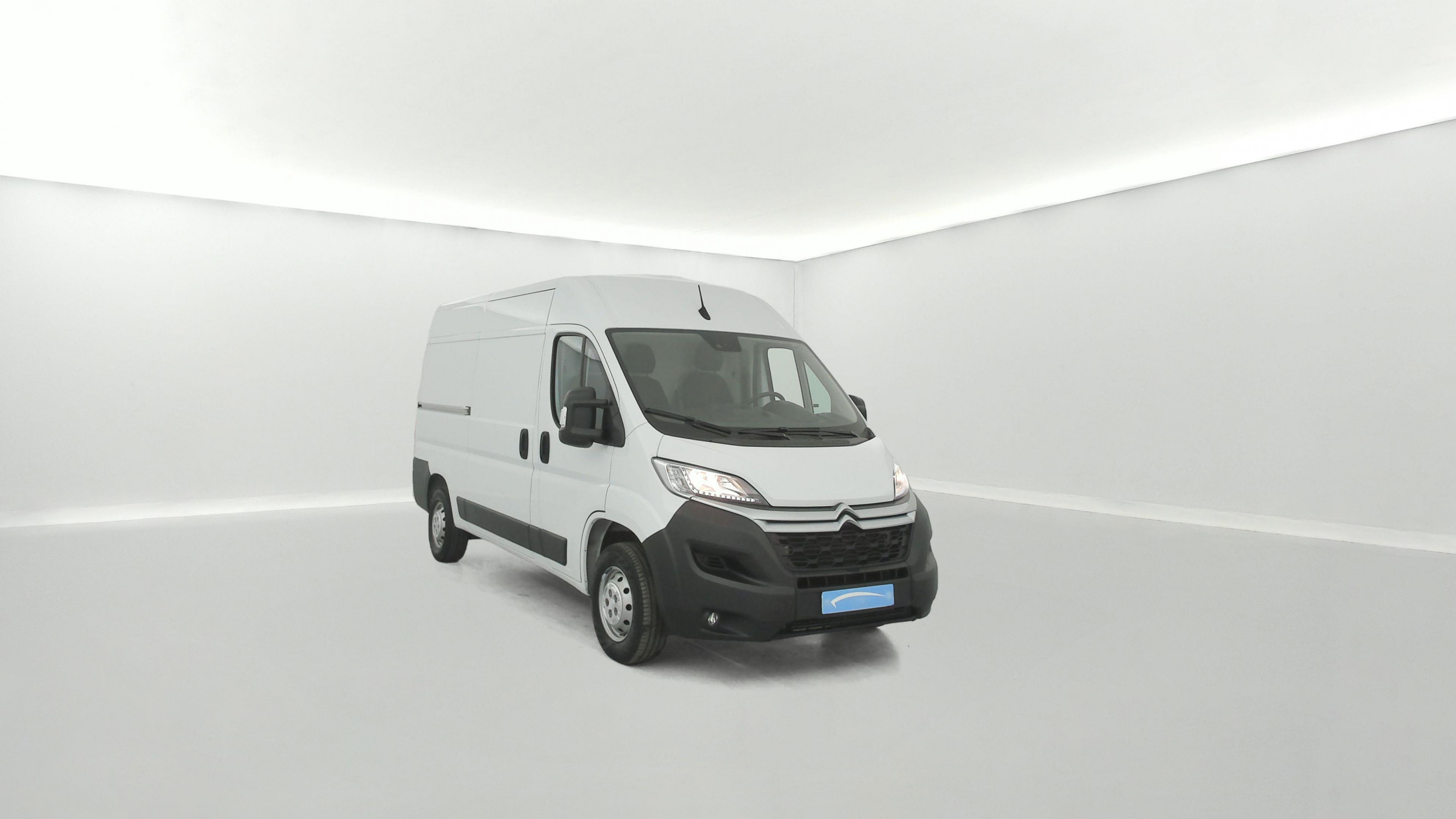 Vente en ligne Citroën Jumper Fourgon JUMPER TOLE 33 L2H2 BLUEHDi 140 S&S BVM6 au prix de 23 890 €