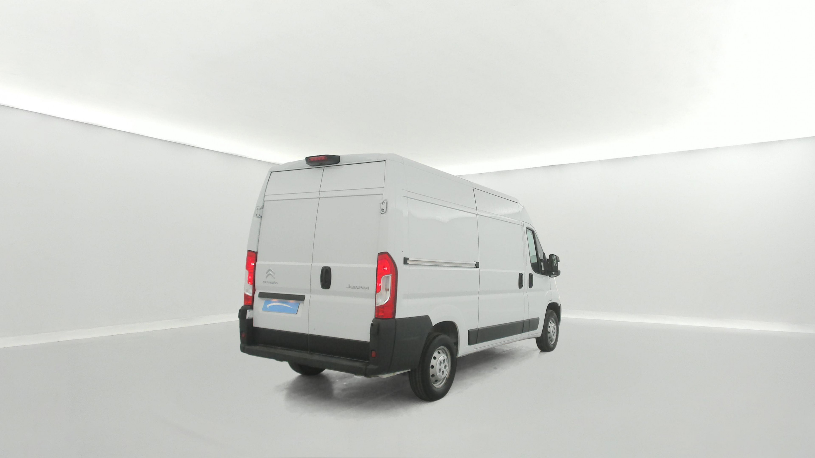 Vente en ligne Citroën Jumper Fourgon JUMPER TOLE 33 L2H2 BLUEHDi 140 S&S BVM6 au prix de 23 890 €