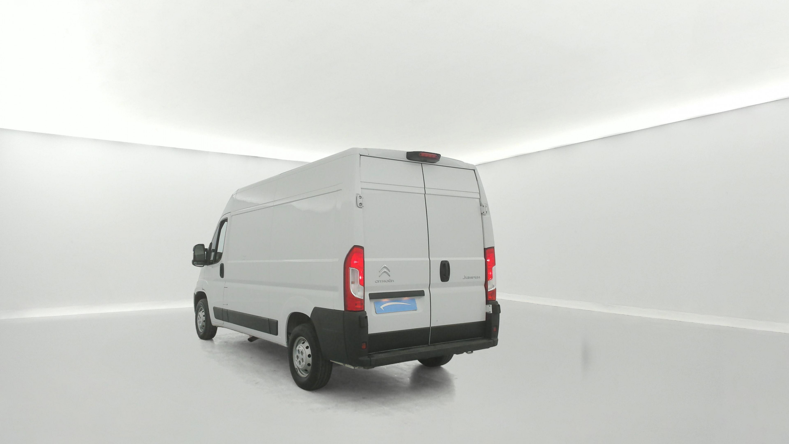 Vente en ligne Citroën Jumper Fourgon JUMPER TOLE 33 L2H2 BLUEHDi 140 S&S BVM6 au prix de 23 890 €