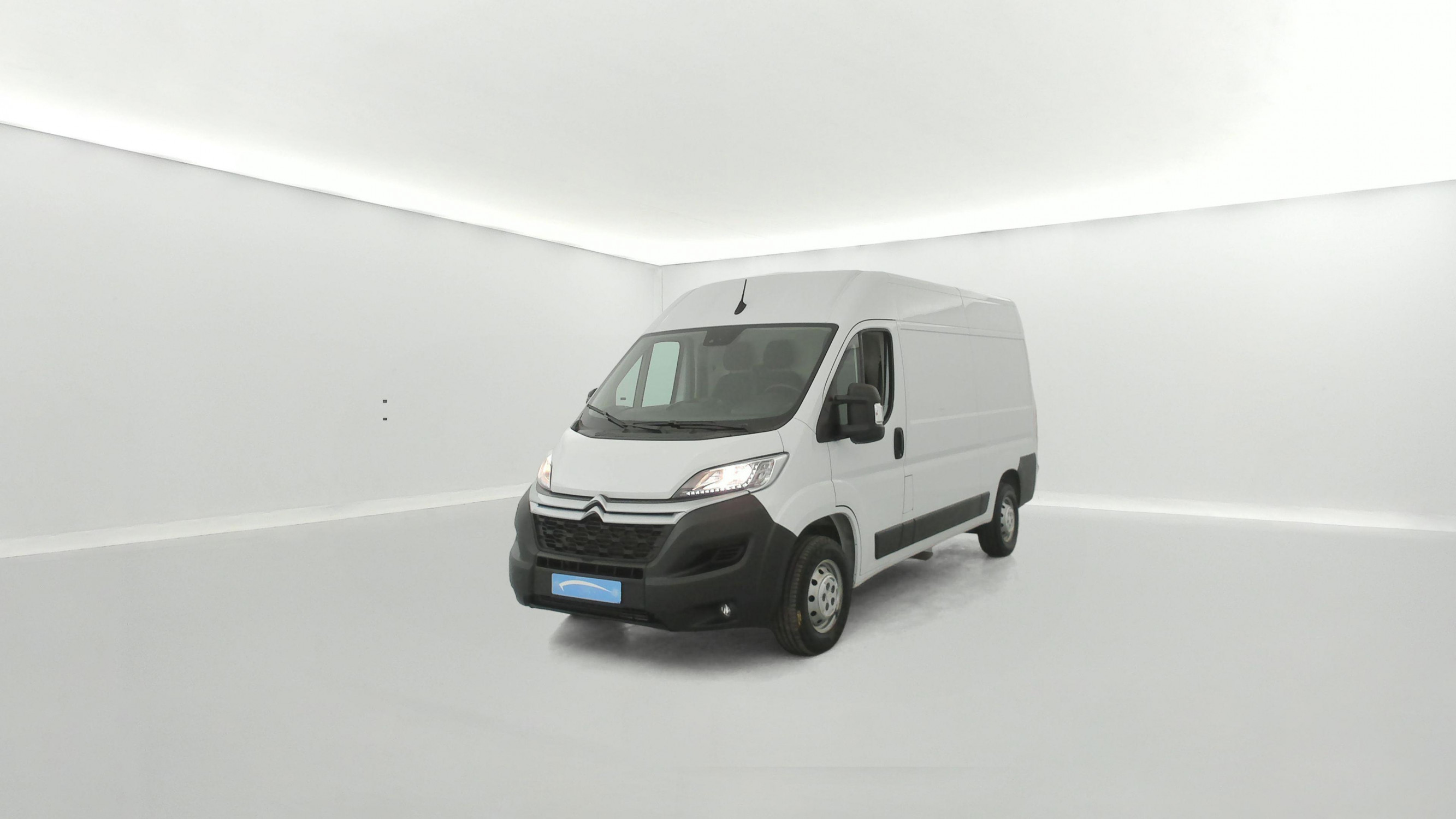 Vente en ligne Citroën Jumper Fourgon JUMPER TOLE 33 L2H2 BLUEHDi 140 S&S BVM6 au prix de 23 890 €