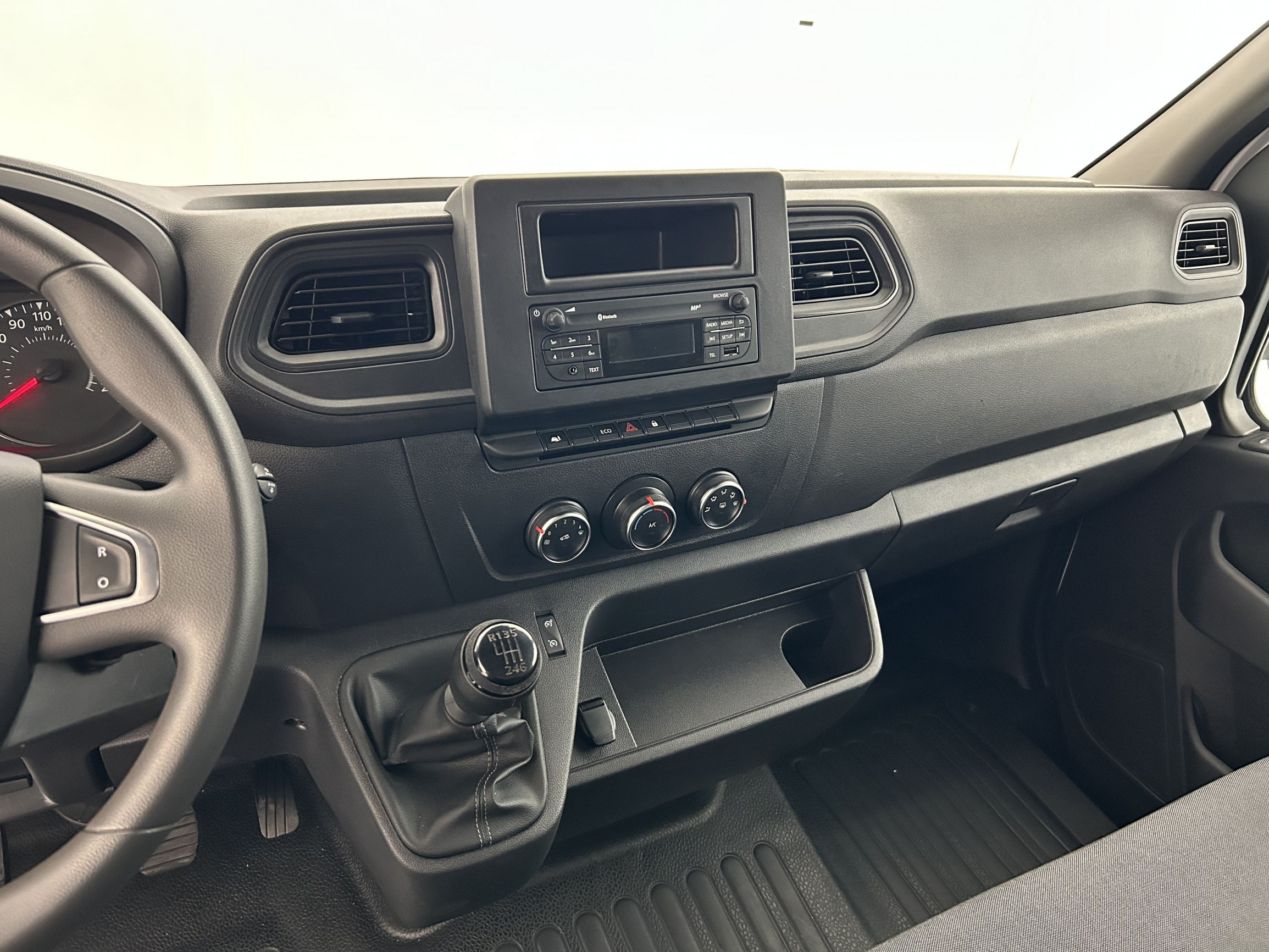Vente en ligne Renault Master Fourgon MASTER FGN TRAC F3500 L3H3 BLUE DCI 135 au prix de 26 990 €
