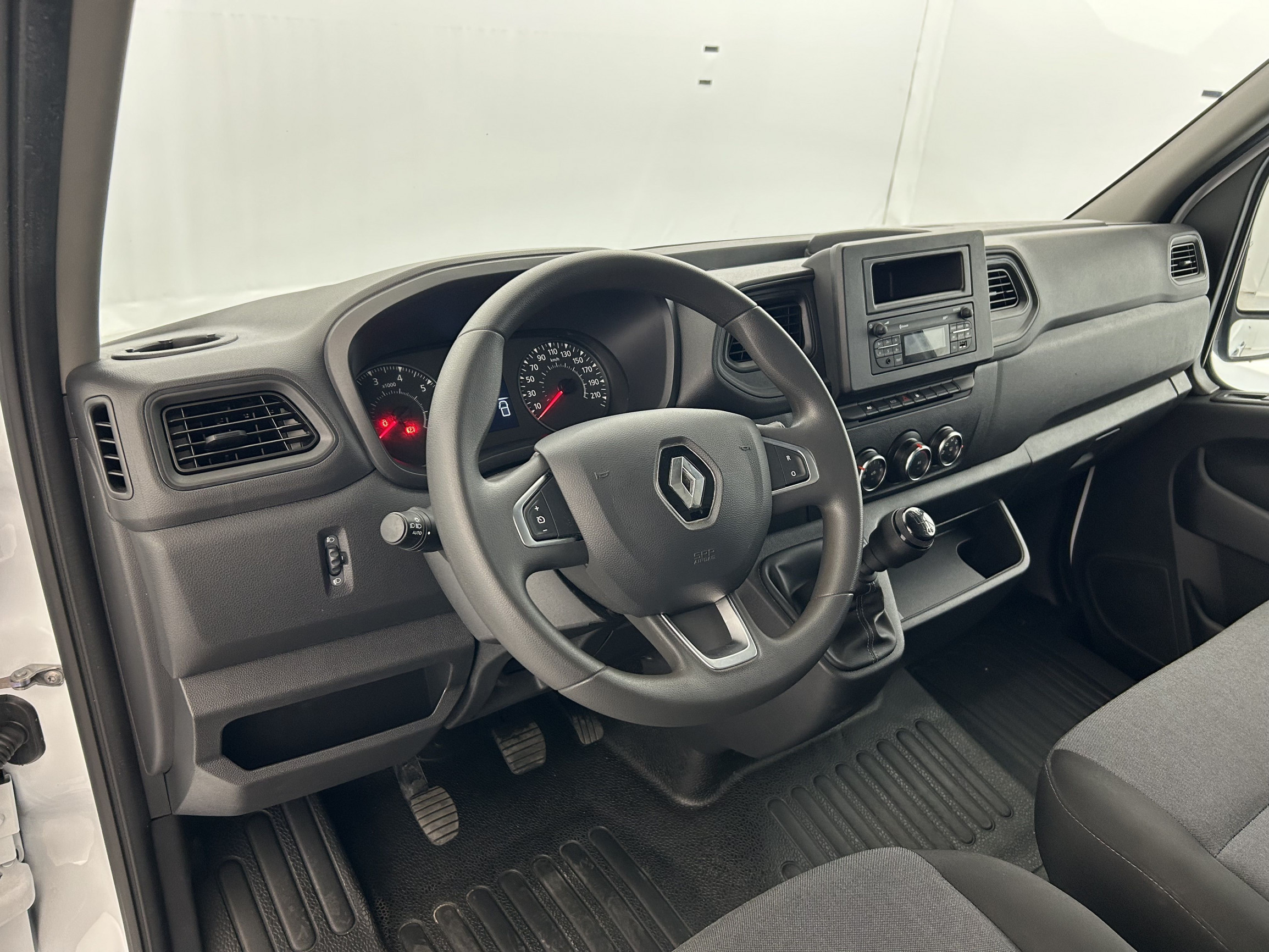 Vente en ligne Renault Master Fourgon MASTER FGN TRAC F3500 L3H3 BLUE DCI 135 au prix de 26 990 €