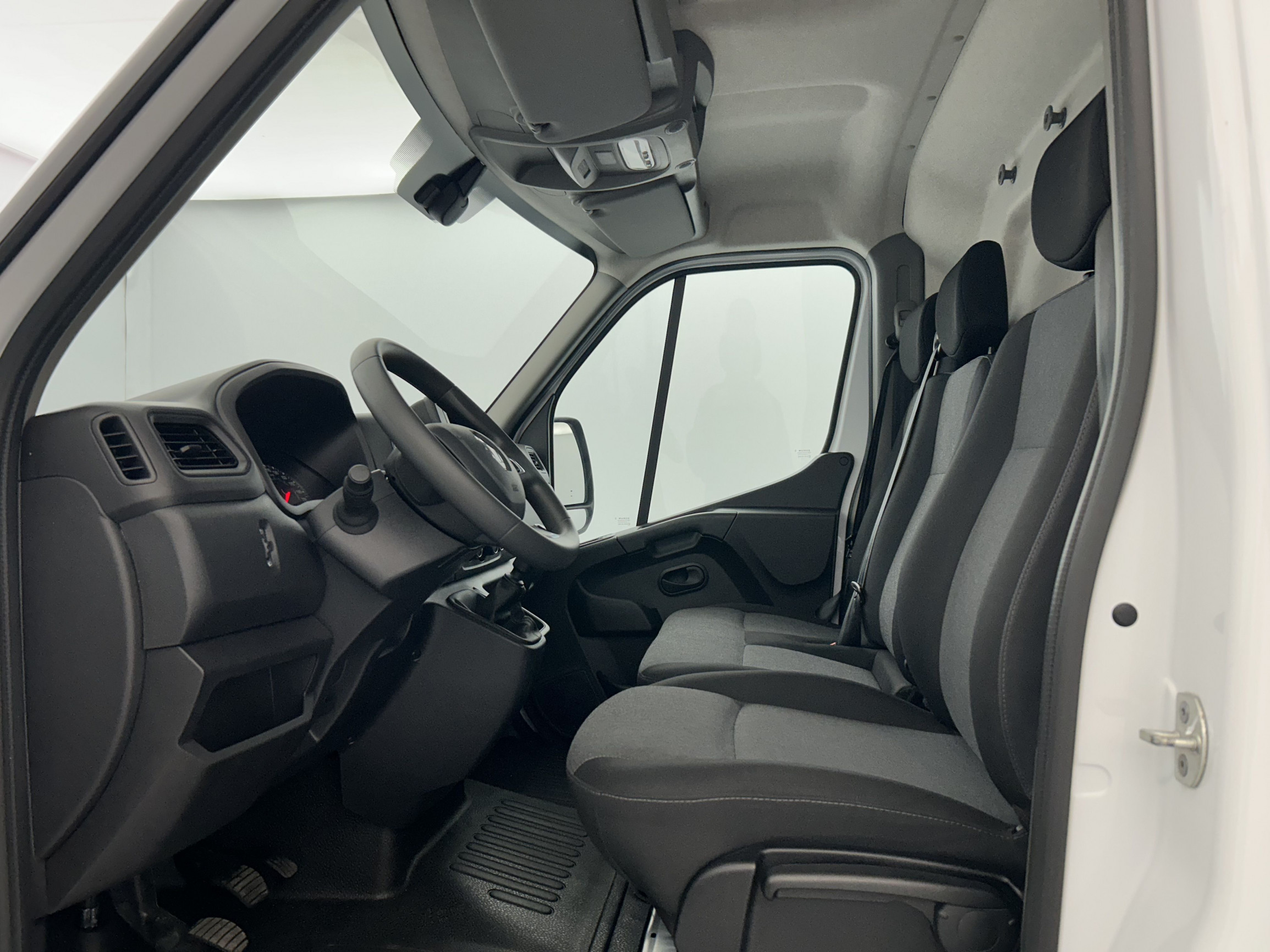 Vente en ligne Renault Master Fourgon MASTER FGN TRAC F3500 L3H3 BLUE DCI 135 au prix de 26 990 €