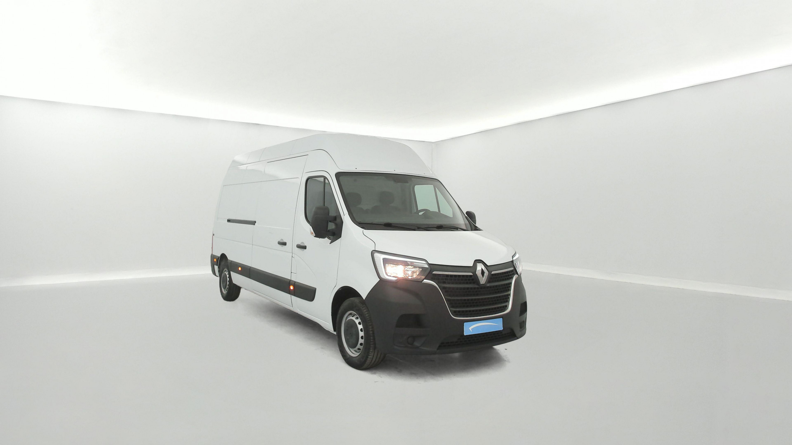 Vente en ligne Renault Master Fourgon MASTER FGN TRAC F3500 L3H3 BLUE DCI 135 au prix de 26 990 €