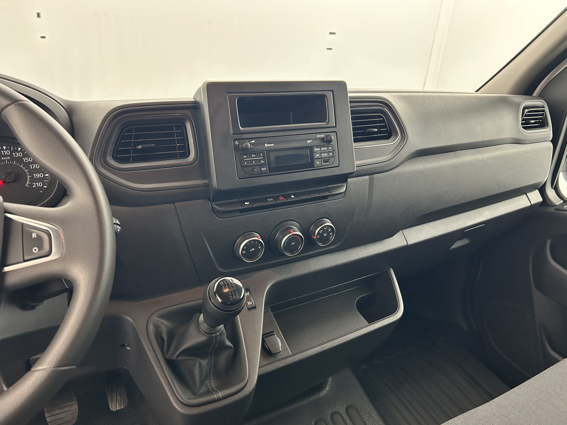 Vente en ligne Renault Master Fourgon MASTER FGN TRAC F3500 L2H2 BLUE DCI 135 au prix de 25 590 €