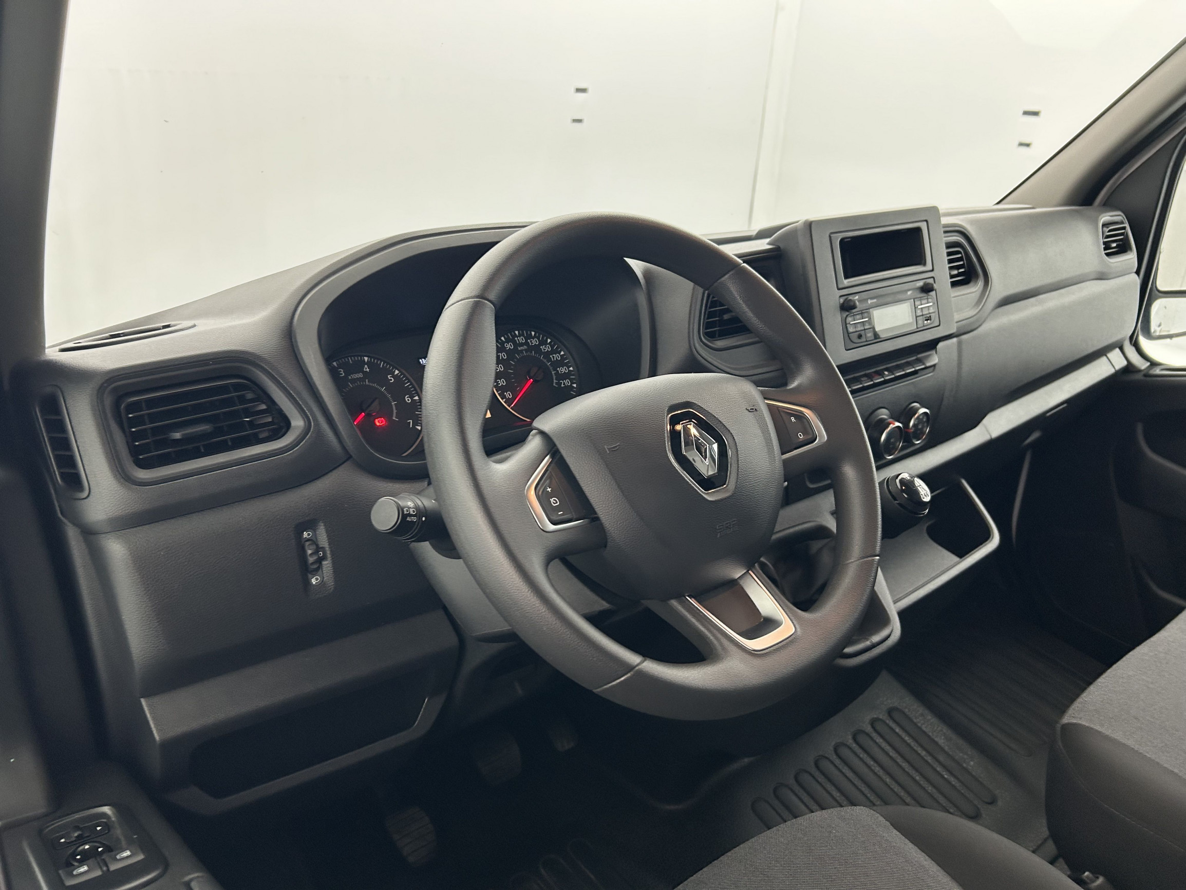 Vente en ligne Renault Master Fourgon MASTER FGN TRAC F3500 L2H2 BLUE DCI 135 au prix de 25 590 €