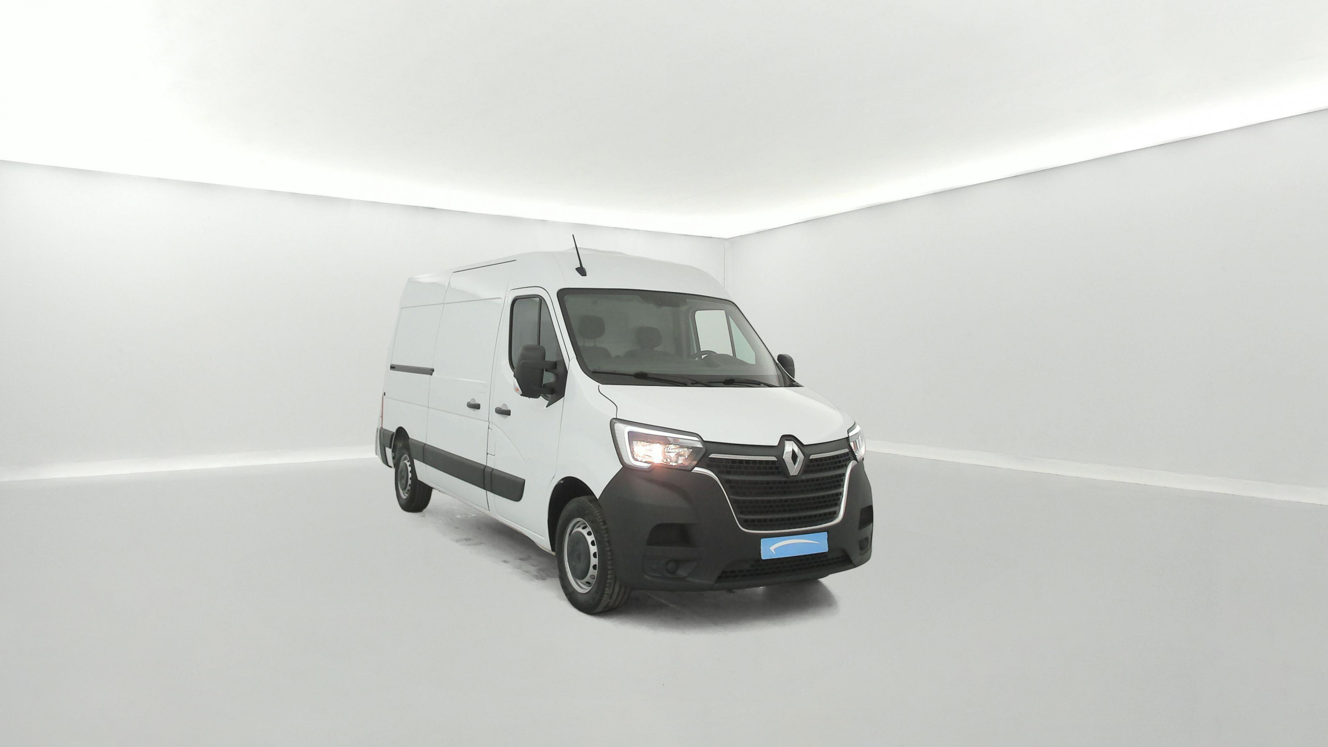Vente en ligne Renault Master Fourgon MASTER FGN TRAC F3500 L2H2 BLUE DCI 135 au prix de 25 590 €
