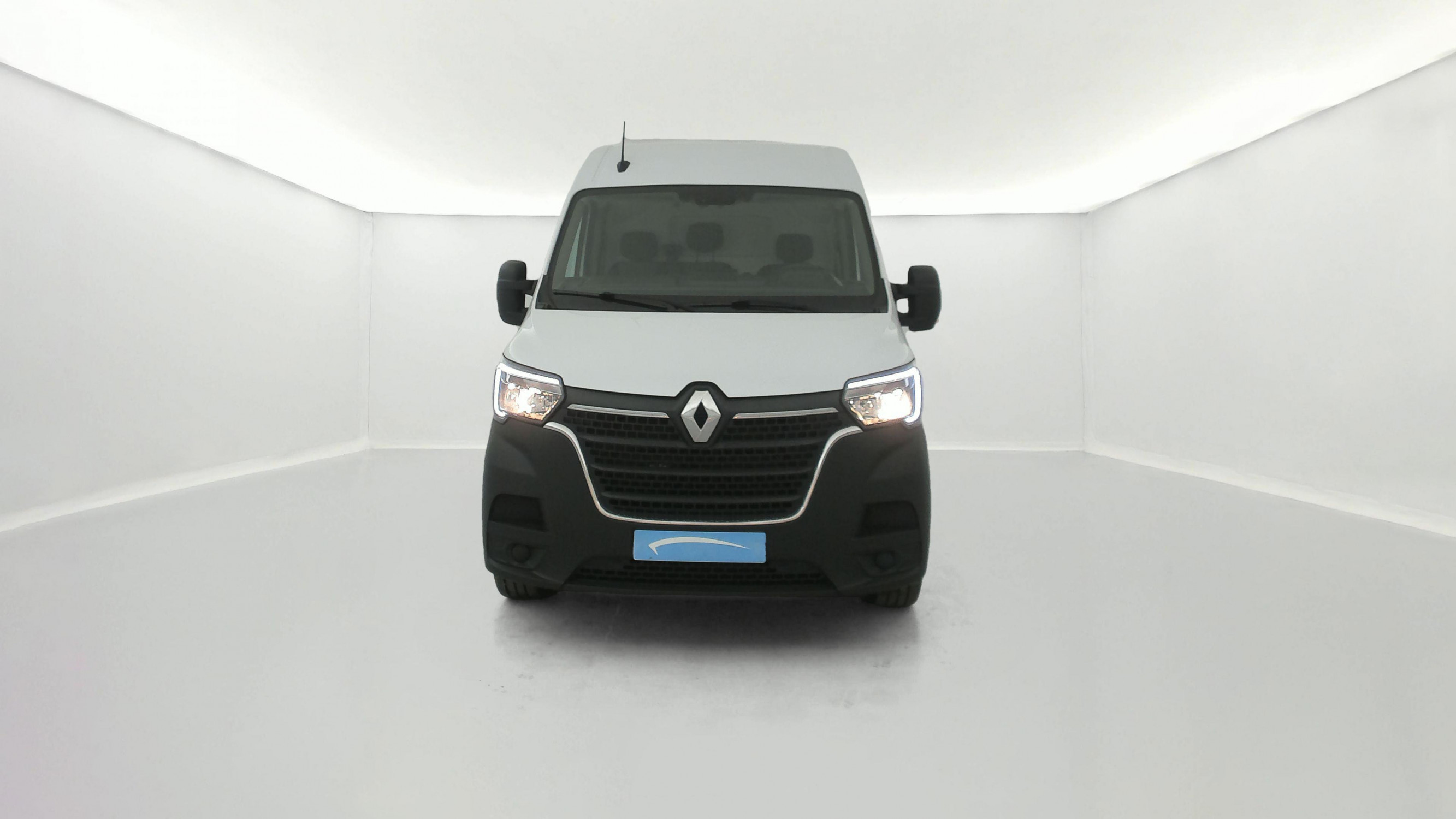 Vente en ligne Renault Master Fourgon MASTER FGN TRAC F3500 L2H2 BLUE DCI 135 au prix de 25 590 €