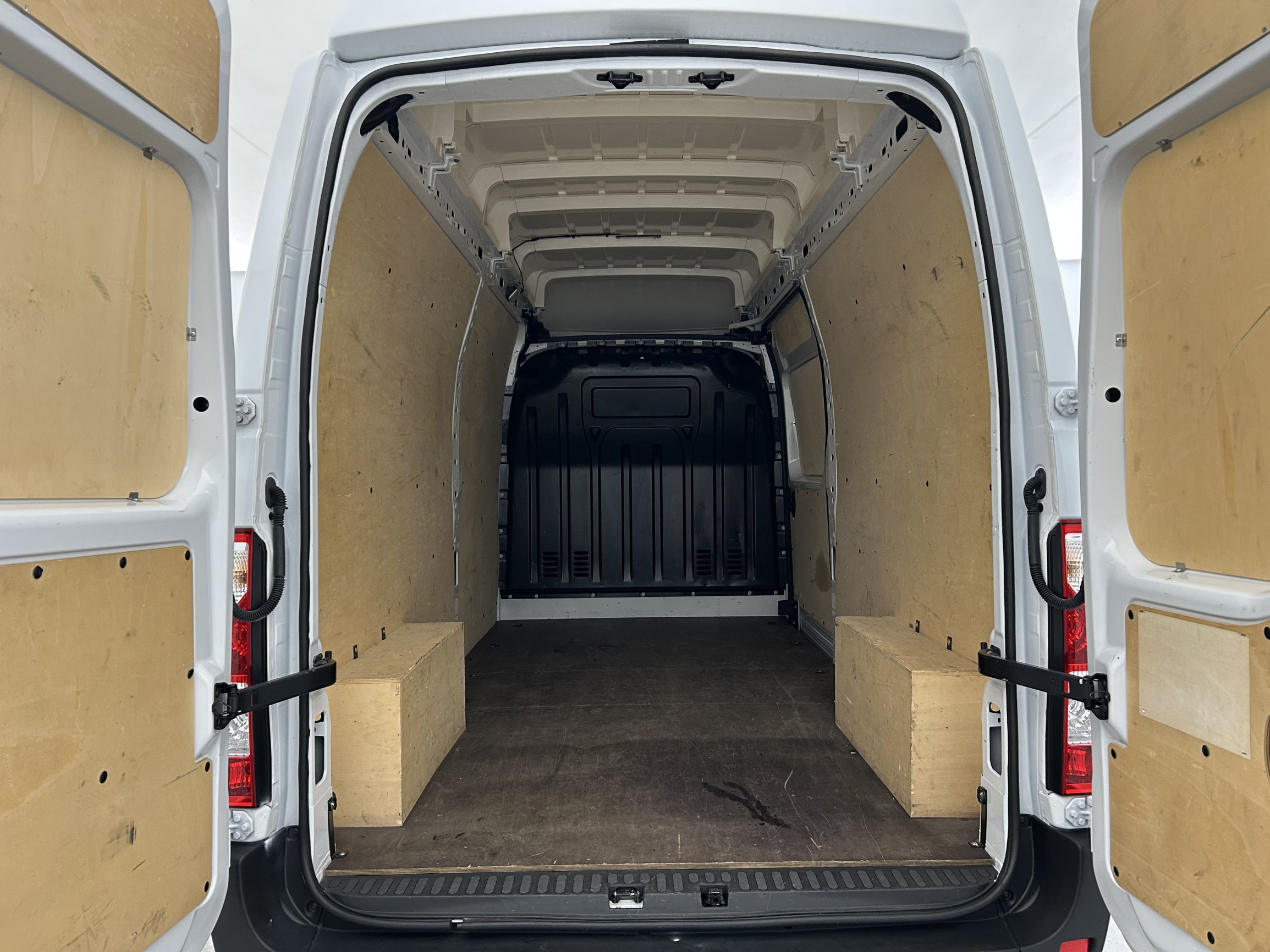 Vente en ligne Renault Master Fourgon MASTER FGN TRAC F3500 L3H3 BLUE DCI 135 au prix de 26 990 €