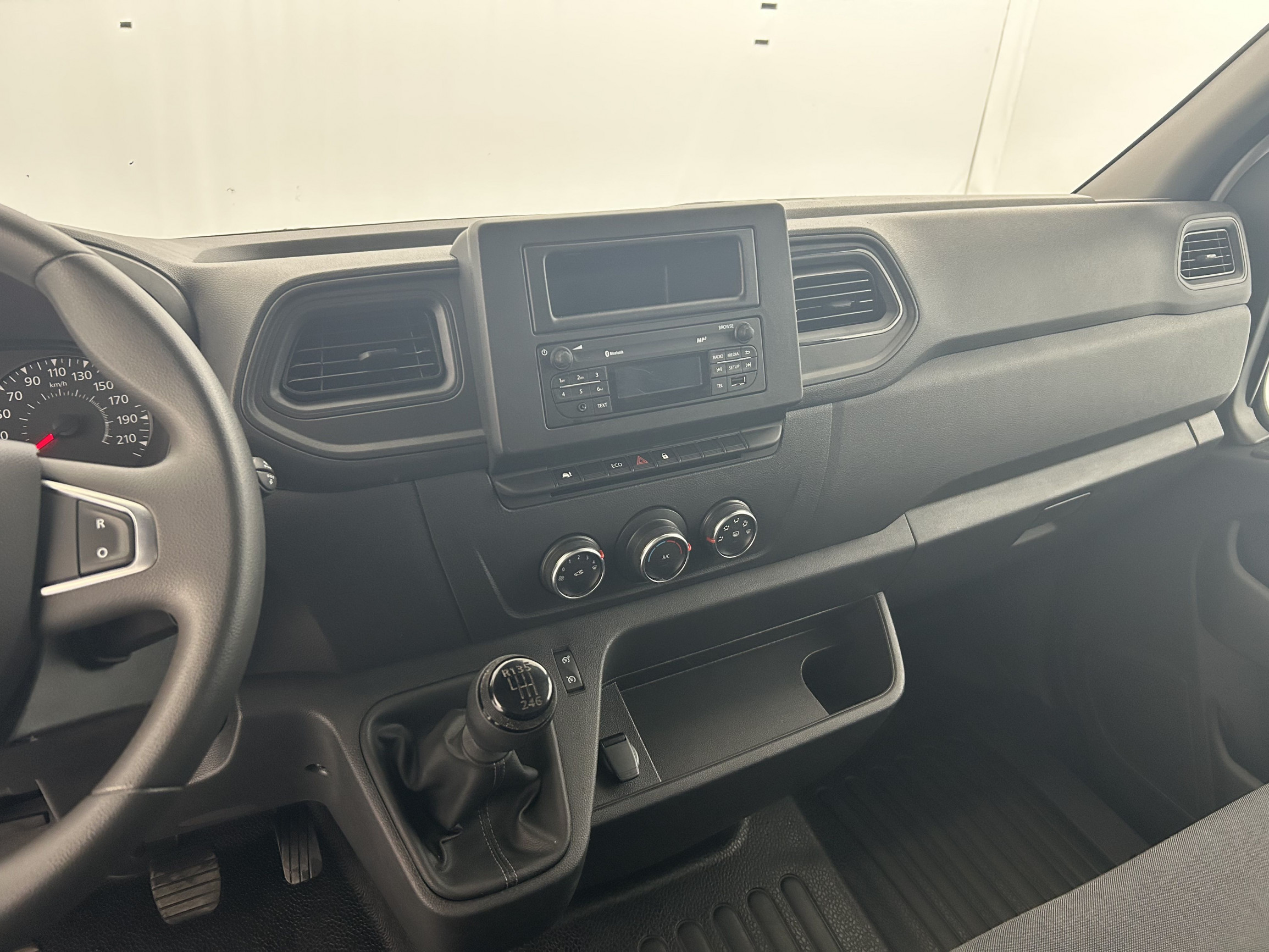 Vente en ligne Renault Master Fourgon MASTER FGN TRAC F3500 L2H2 BLUE DCI 135 au prix de 25 990 €