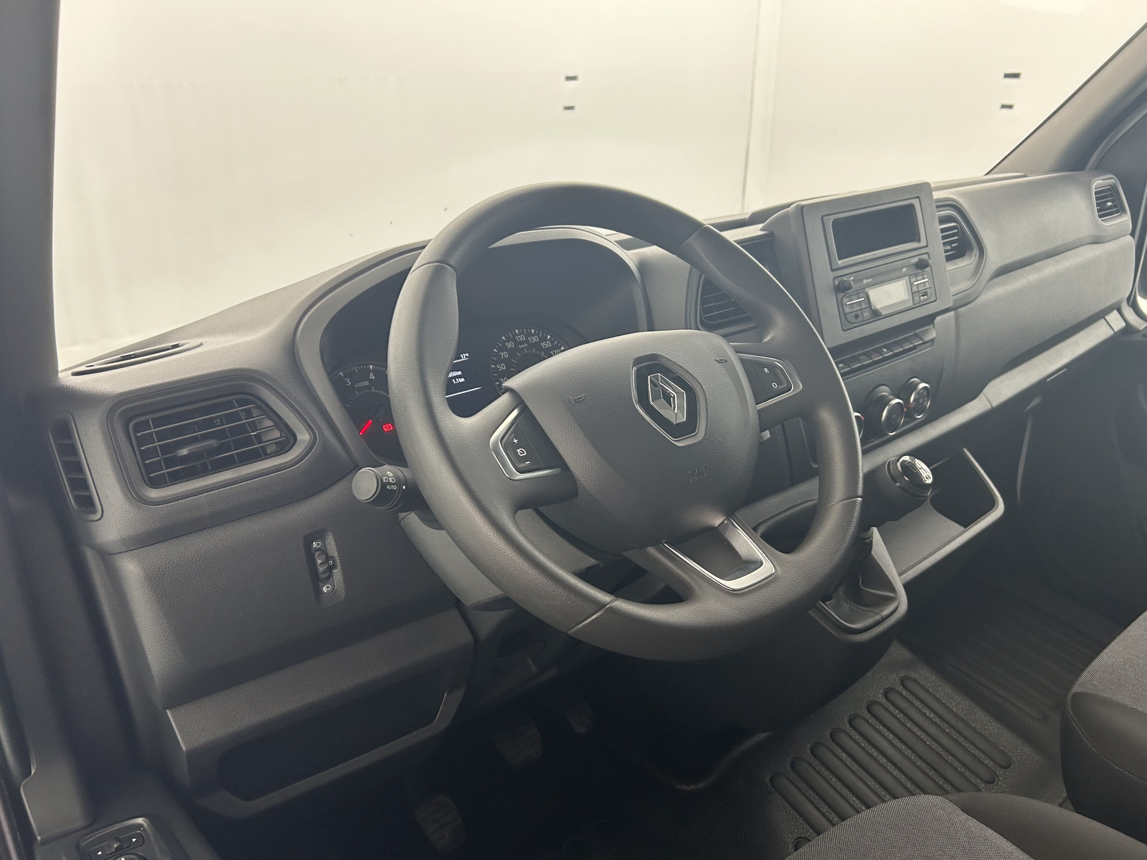 Vente en ligne Renault Master Fourgon MASTER FGN TRAC F3500 L2H2 BLUE DCI 135 au prix de 25 990 €