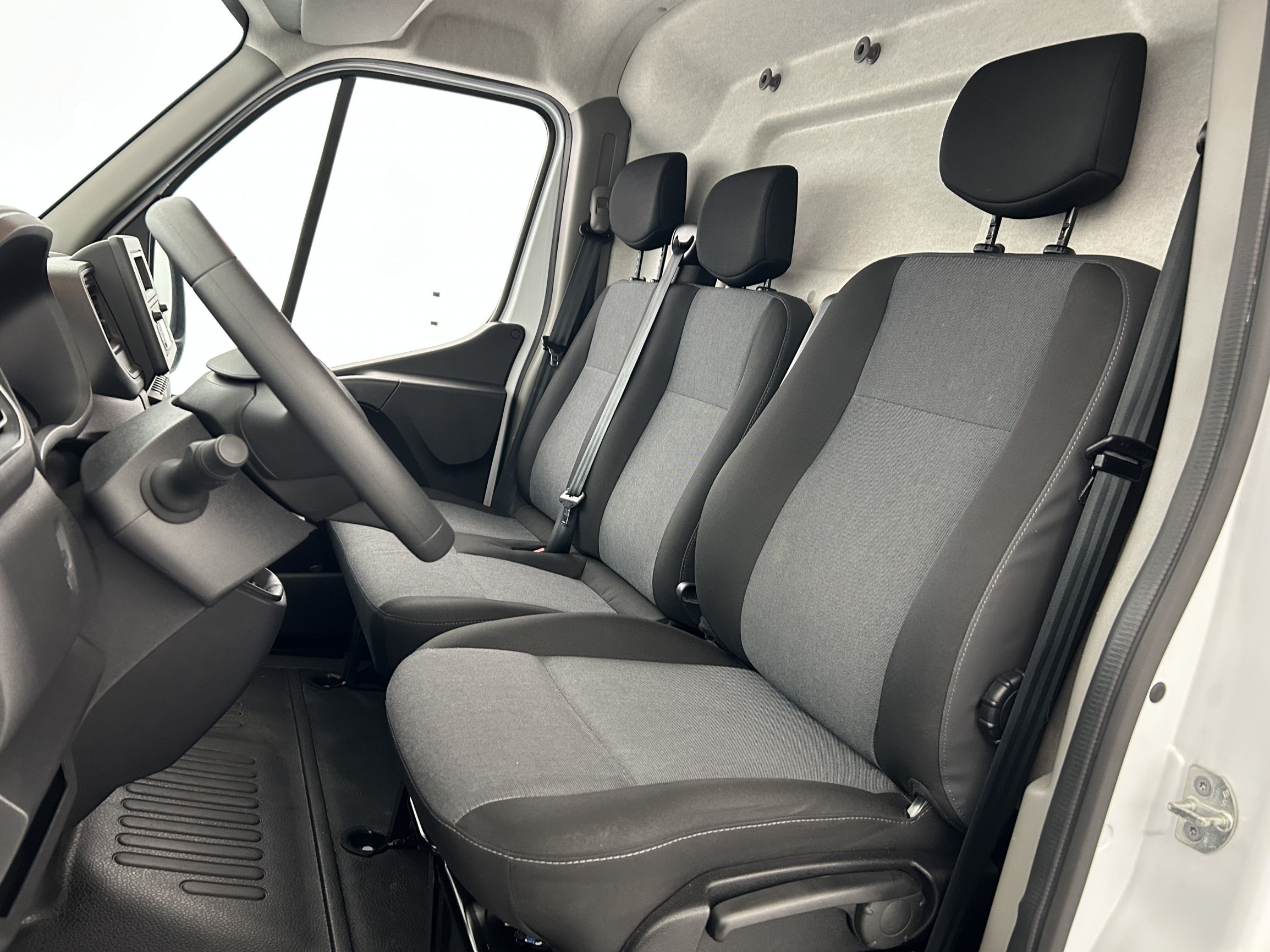 Vente en ligne Renault Master Fourgon MASTER FGN TRAC F3500 L2H2 BLUE DCI 135 au prix de 26 270 €