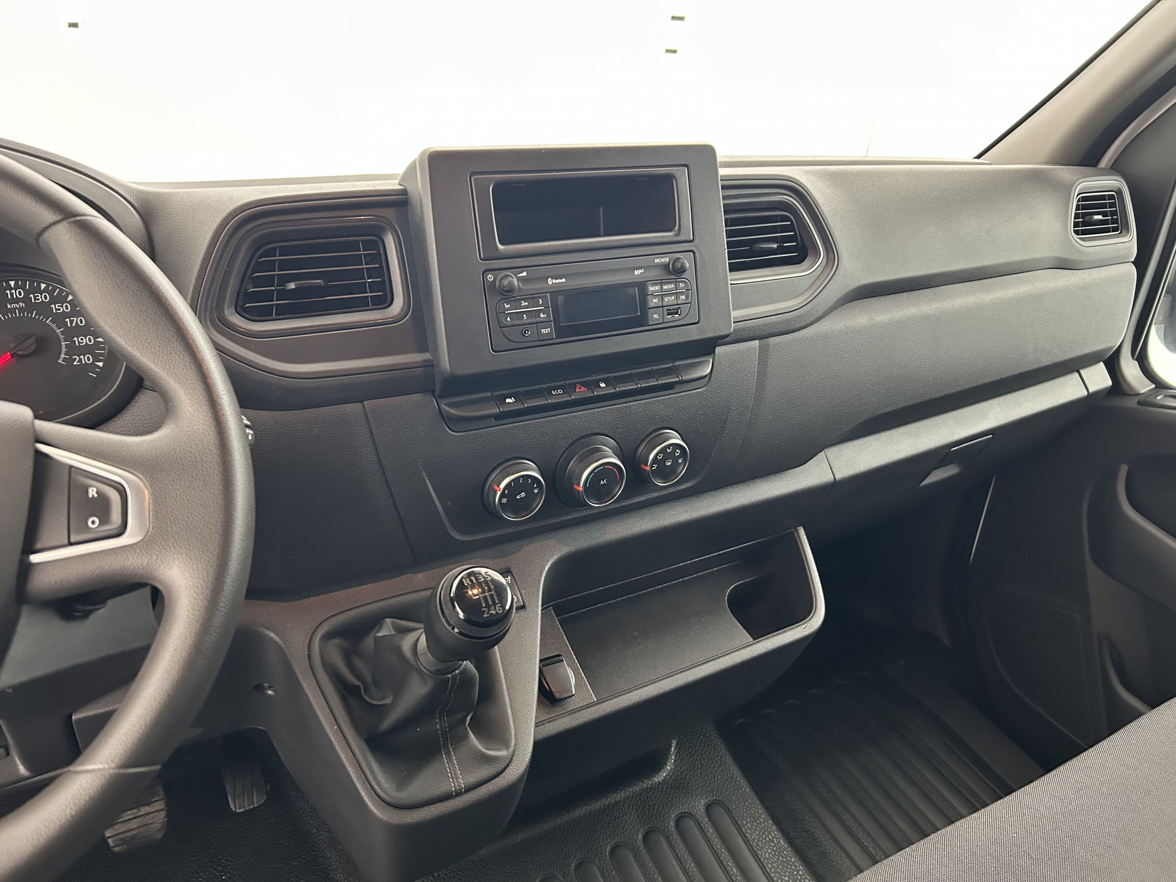 Vente en ligne Renault Master Fourgon MASTER FGN TRAC F3500 L2H2 BLUE DCI 135 au prix de 26 270 €