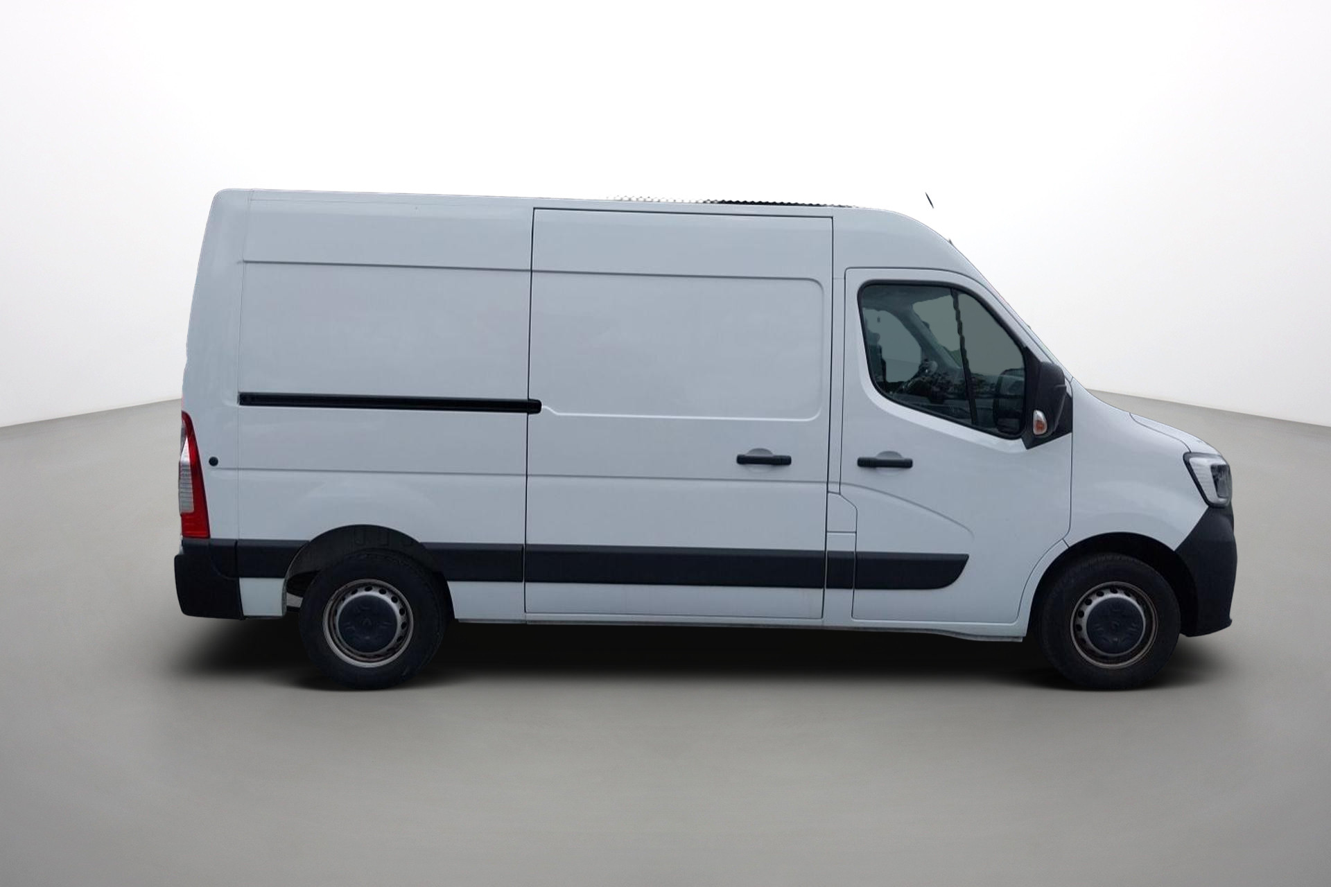 Vente en ligne Renault Master Fourgon MASTER FGN TRAC F3500 L2H2 BLUE DCI 135 au prix de 25 990 €