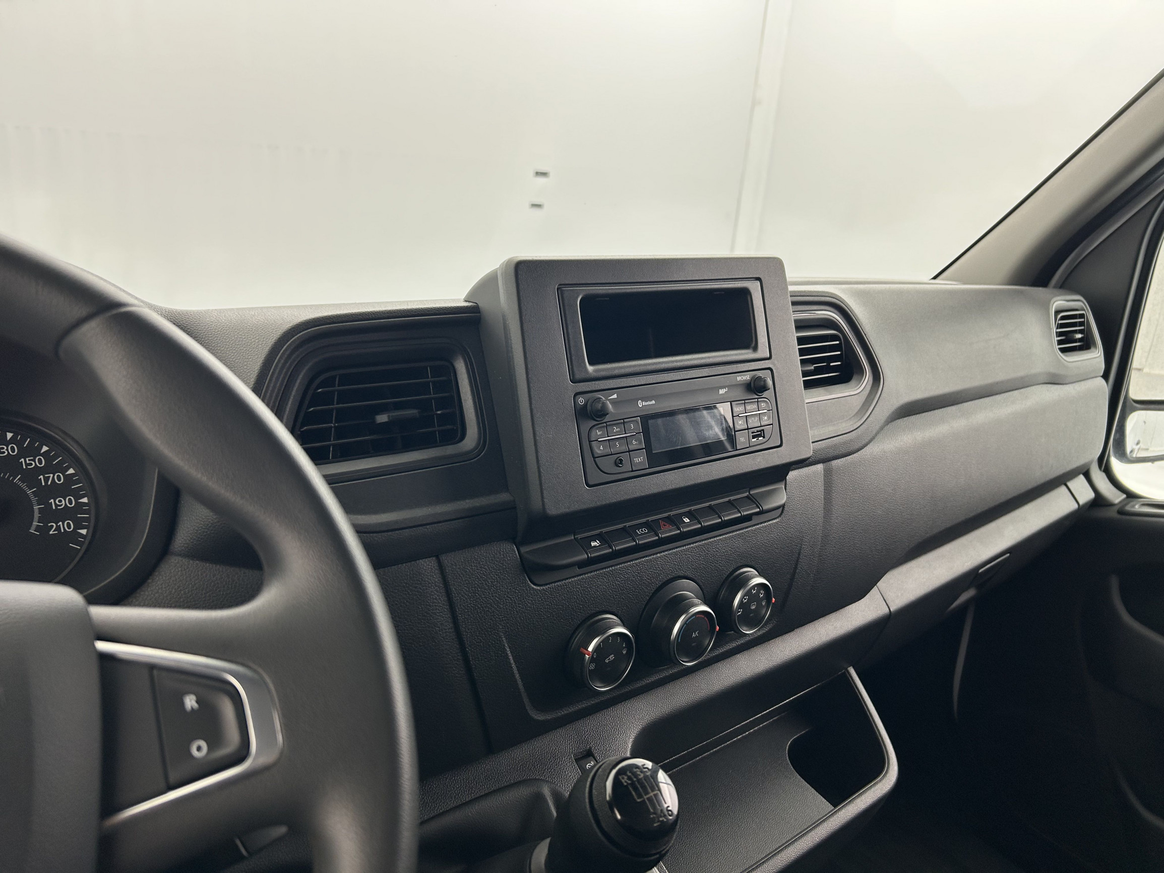 Vente en ligne Renault Master Fourgon MASTER FGN TRAC F3500 L2H2 BLUE DCI 135 au prix de 26 270 €