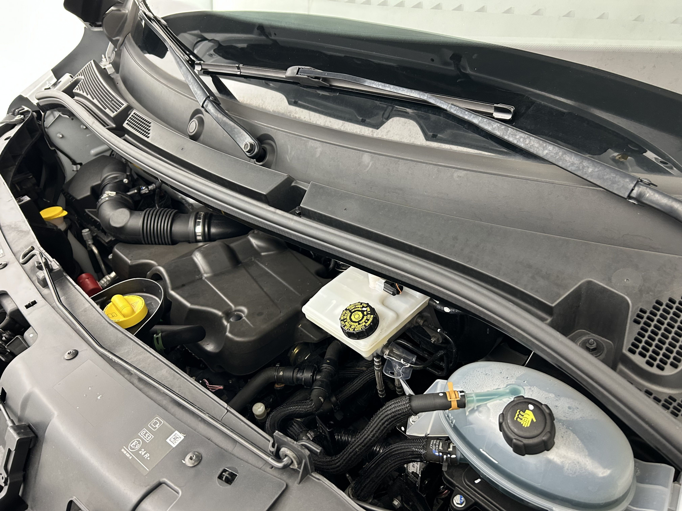 Vente en ligne Renault Master Fourgon MASTER FGN TRAC F3500 L2H2 BLUE DCI 135 au prix de 26 270 €