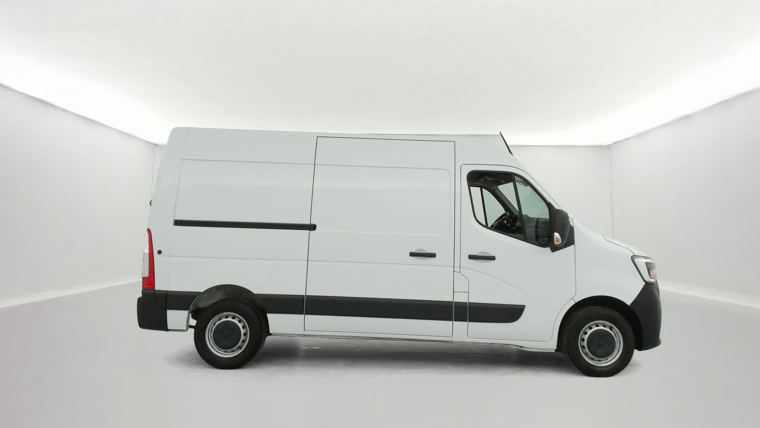 Vente en ligne Renault Master Fourgon MASTER FGN TRAC F3500 L2H2 BLUE DCI 135 au prix de 26 270 €