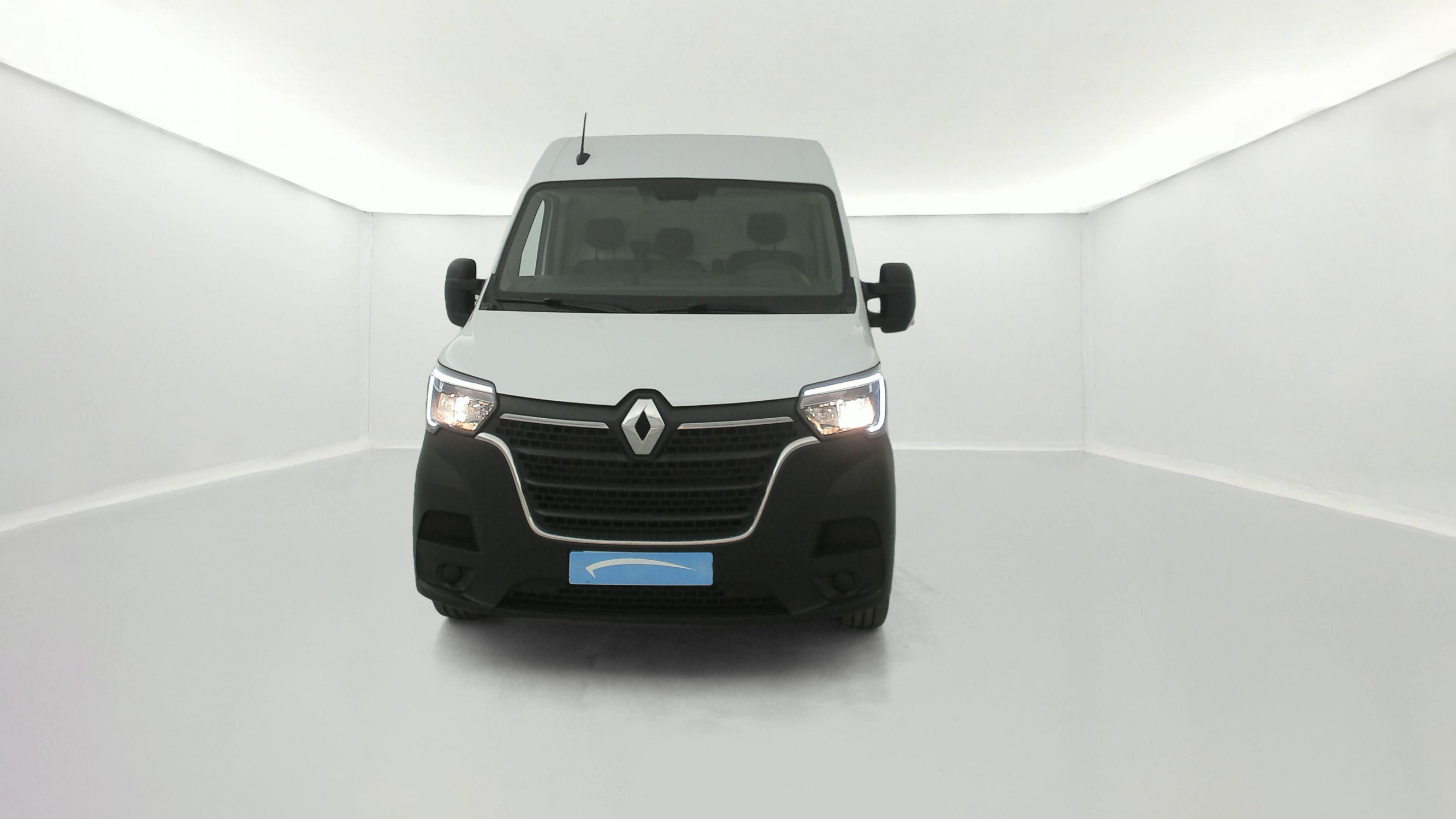 Vente en ligne Renault Master Fourgon MASTER FGN TRAC F3500 L2H2 BLUE DCI 135 au prix de 26 270 €