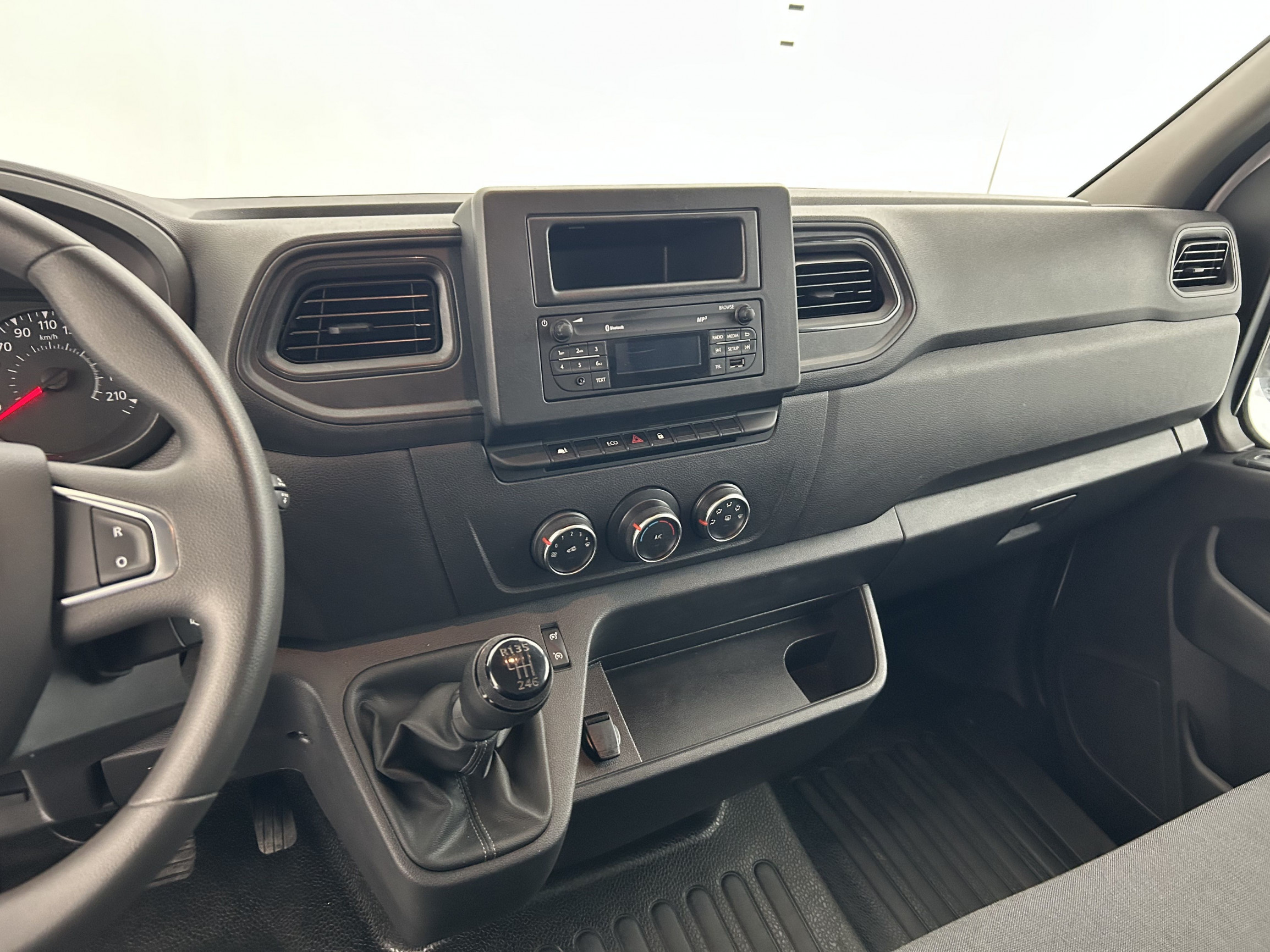 Vente en ligne Renault Master Fourgon MASTER FGN TRAC F3500 L2H2 BLUE DCI 135 au prix de 26 270 €