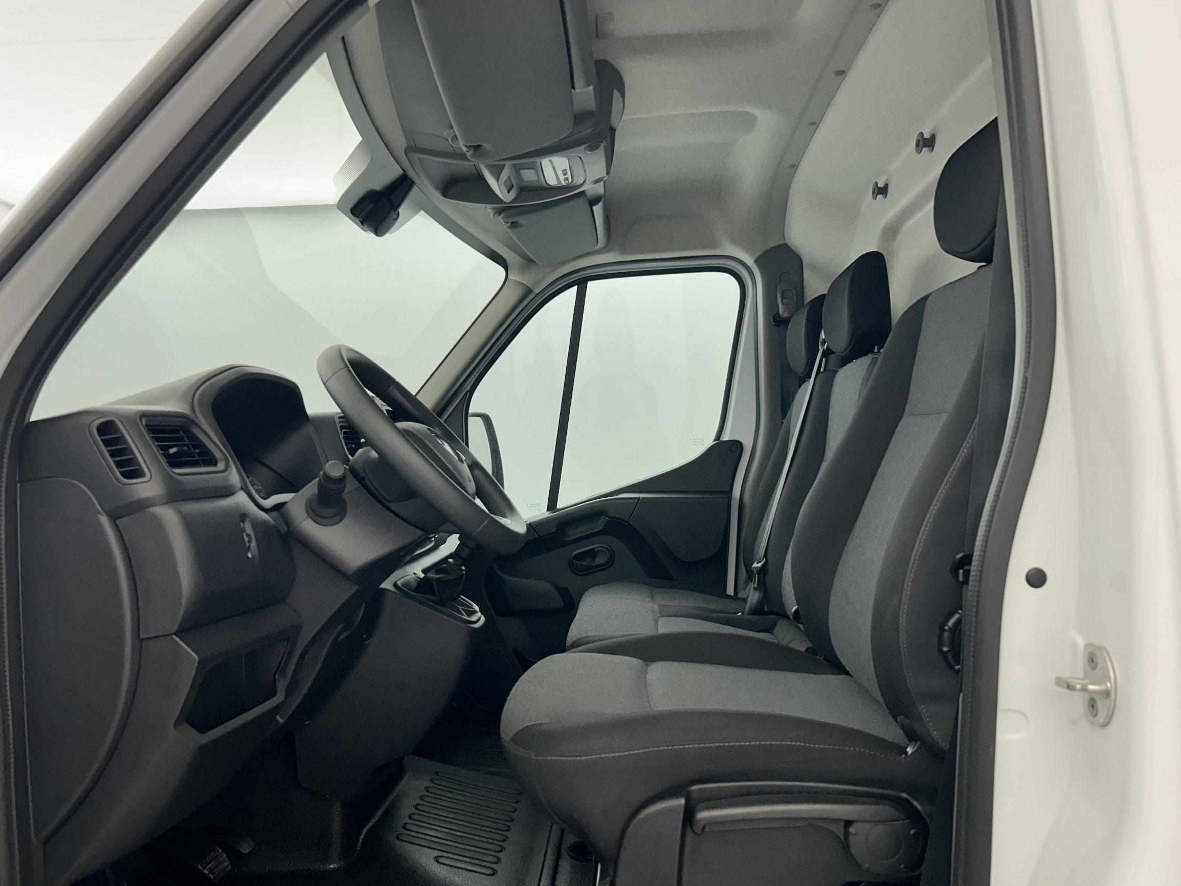 Vente en ligne Renault Master Fourgon MASTER FGN TRAC F3500 L2H2 BLUE DCI 135 au prix de 26 270 €
