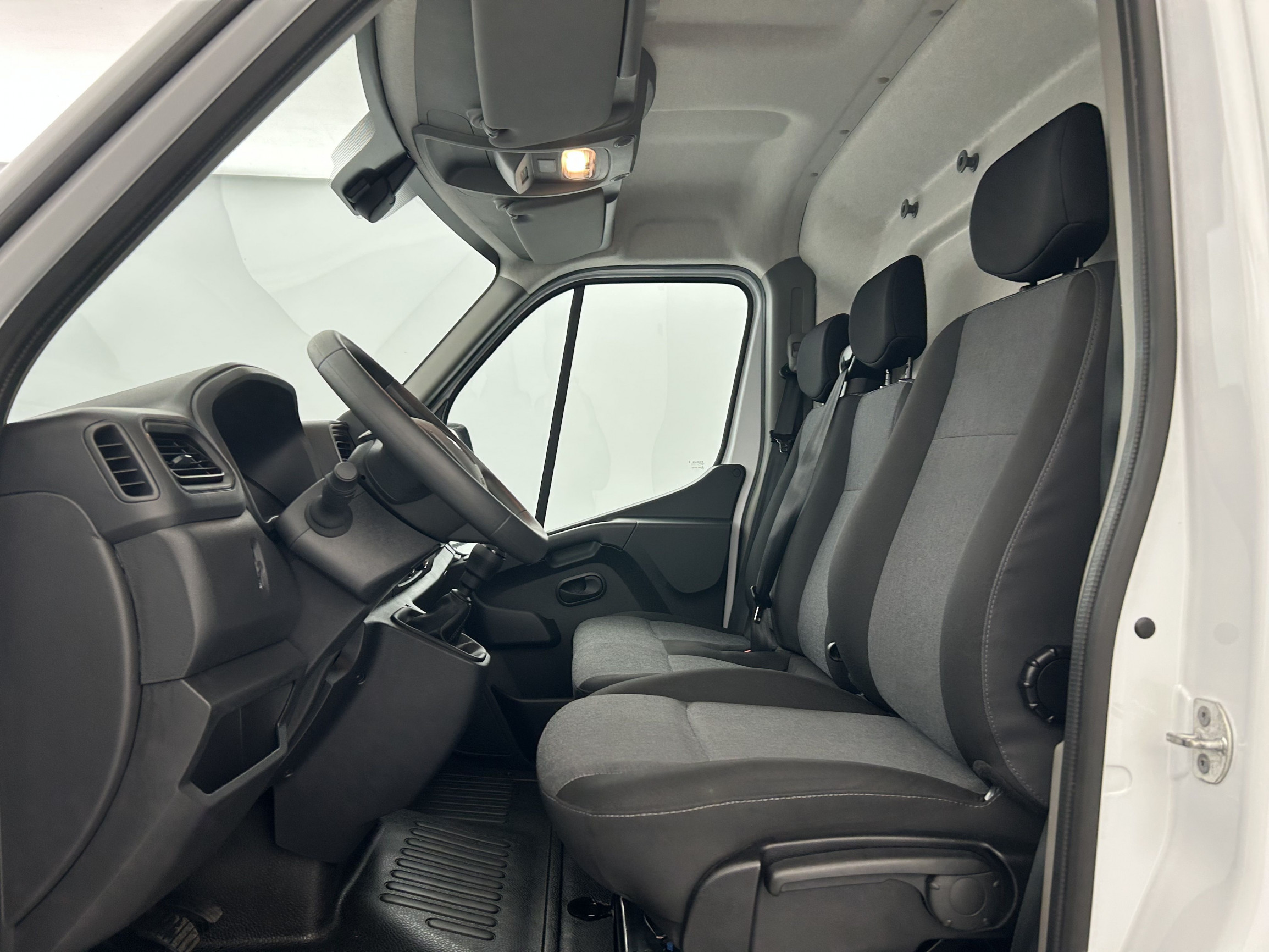 Vente en ligne Renault Master Fourgon MASTER FGN TRAC F3500 L2H2 BLUE DCI 135 au prix de 26 170 €
