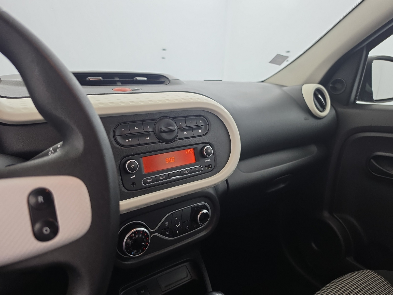 Vente en ligne Renault Twingo Electrique Twingo III E-Tech au prix de 10 990 €