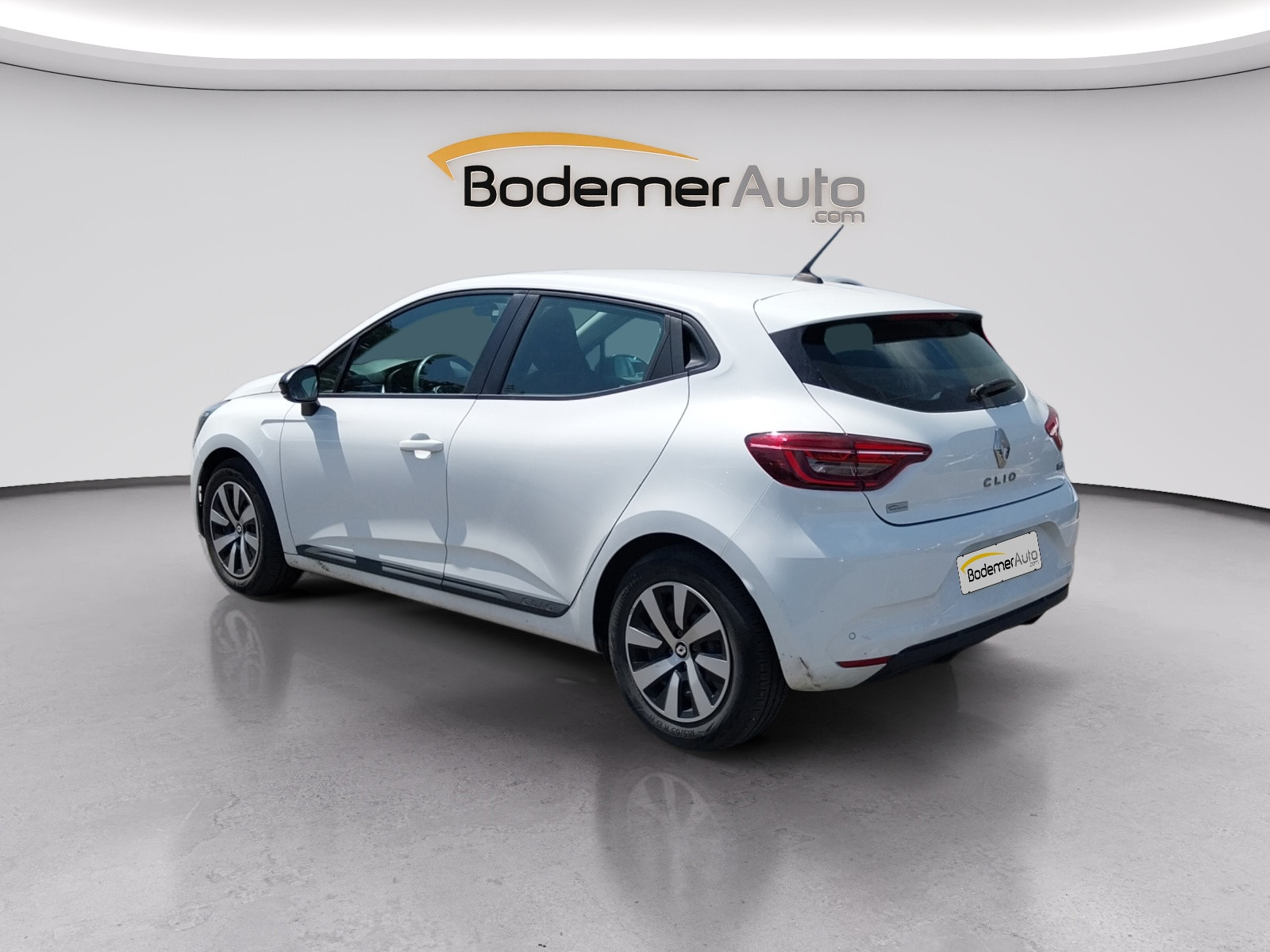 Vente en ligne Renault Clio 5 Clio E-Tech full hybrid 145 au prix de 15 690 €