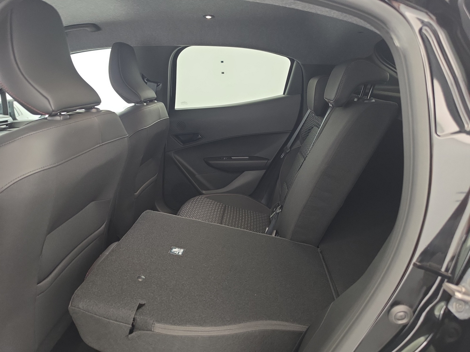 Vente en ligne Renault Clio 6 Clio E-Tech full hybrid 160 ch au prix de 26 490 €
