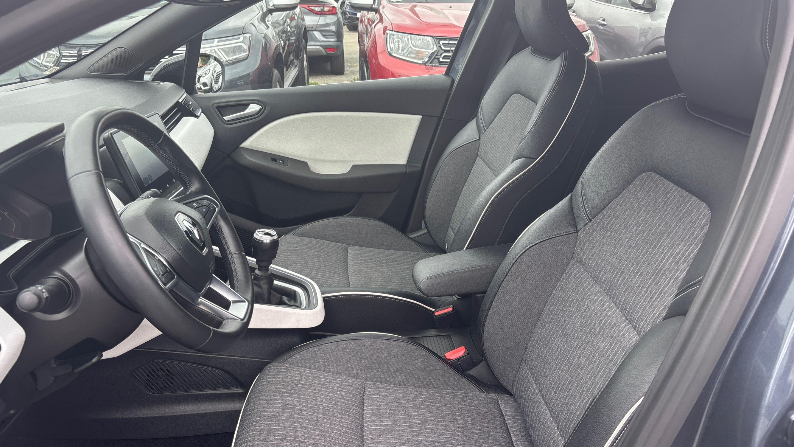 Vente en ligne Renault Clio 5 Clio TCe 140 au prix de 16 860 €