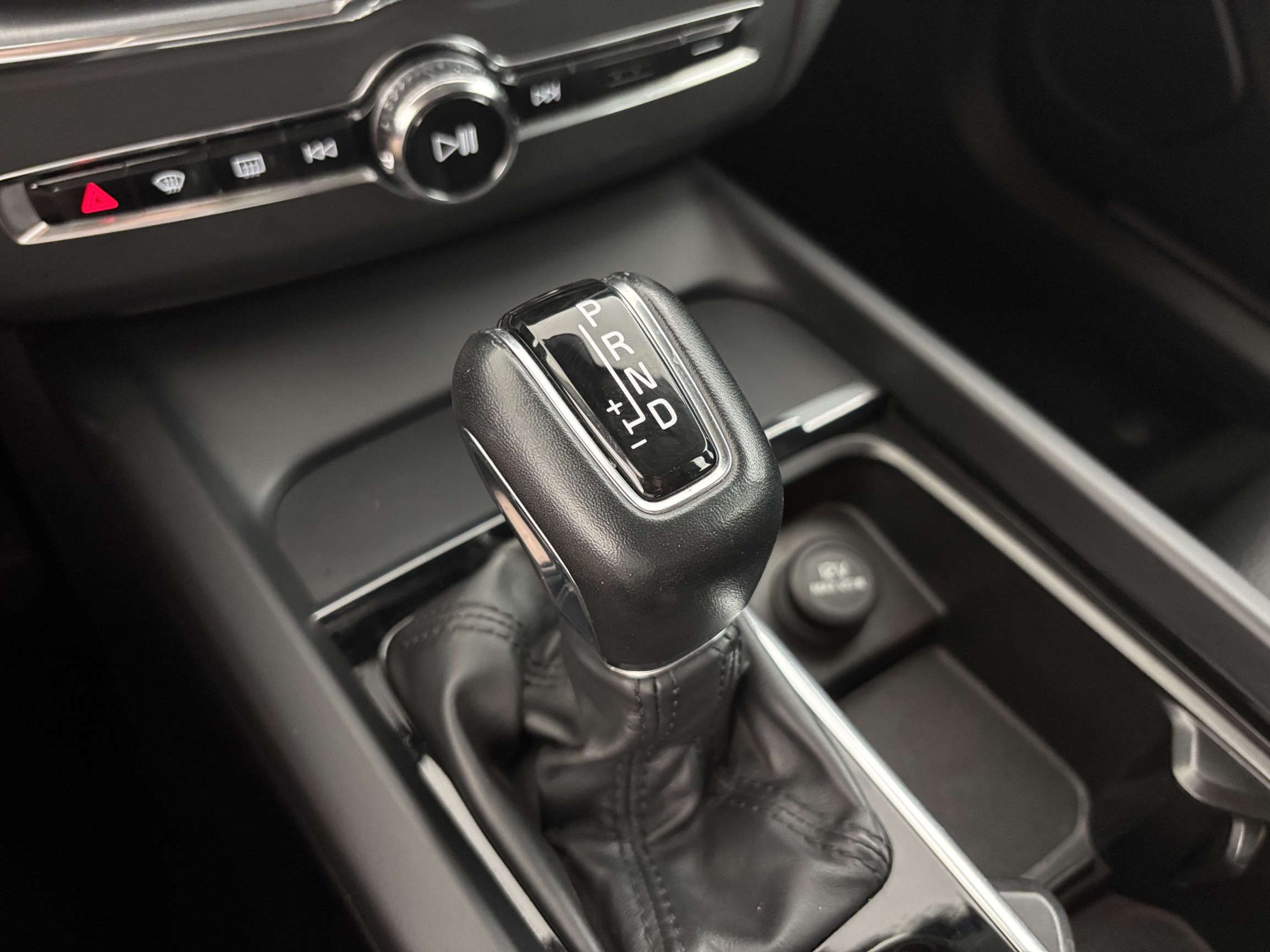 Vente en ligne Volvo XC60 XC60 D4 190 ch AdBlue Geatronic 8 au prix de 27 490 €