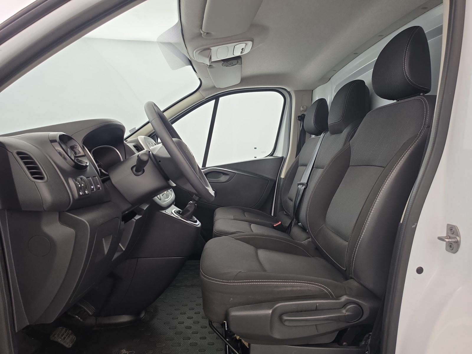 Vente en ligne Renault Trafic 3 Fourgon TRAFIC FGN L1H1 1000 KG DCI 120 au prix de 20 490 €