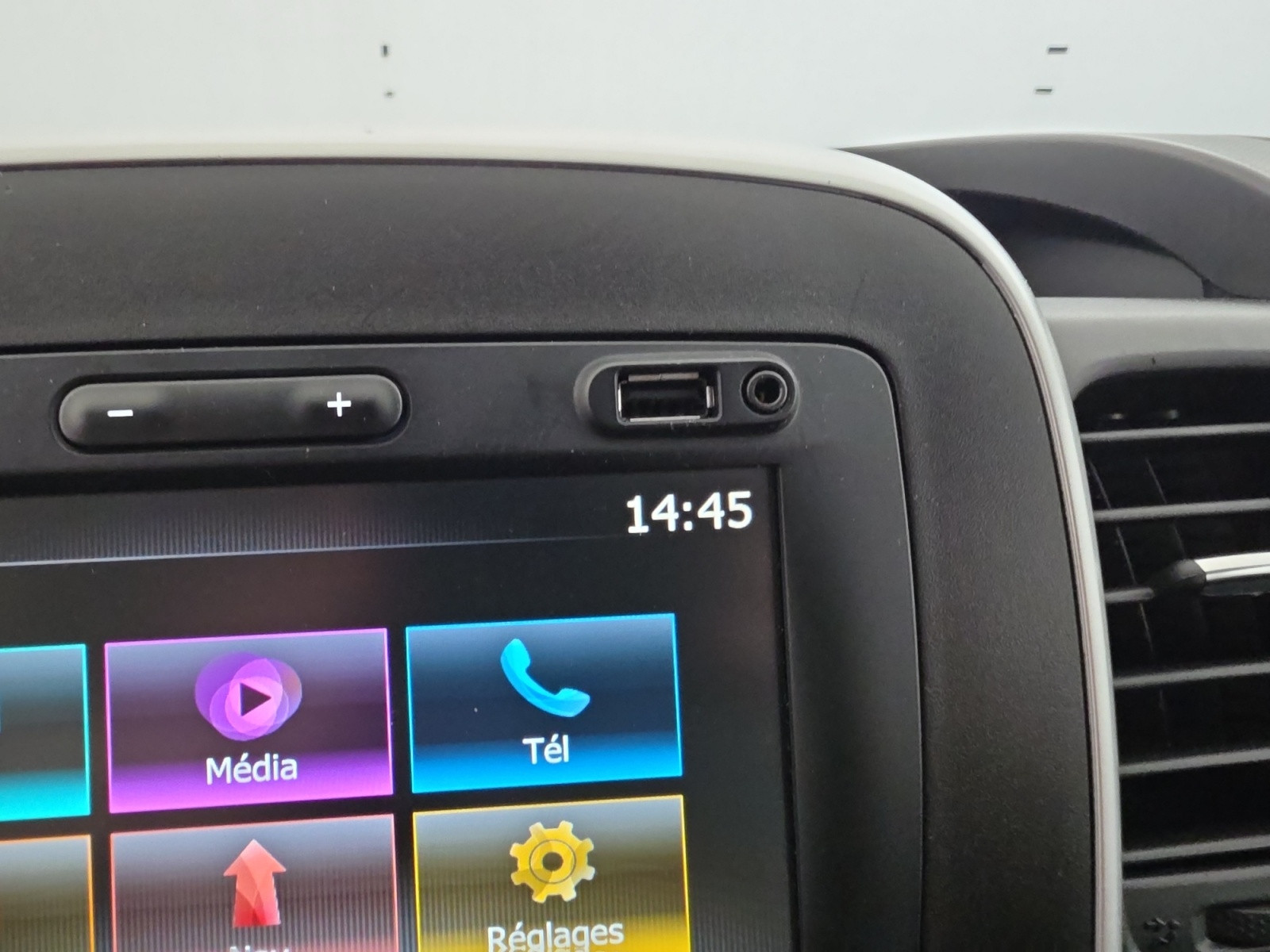 Vente en ligne Renault Trafic 3 Fourgon TRAFIC FGN L1H1 1000 KG DCI 120 au prix de 20 490 €