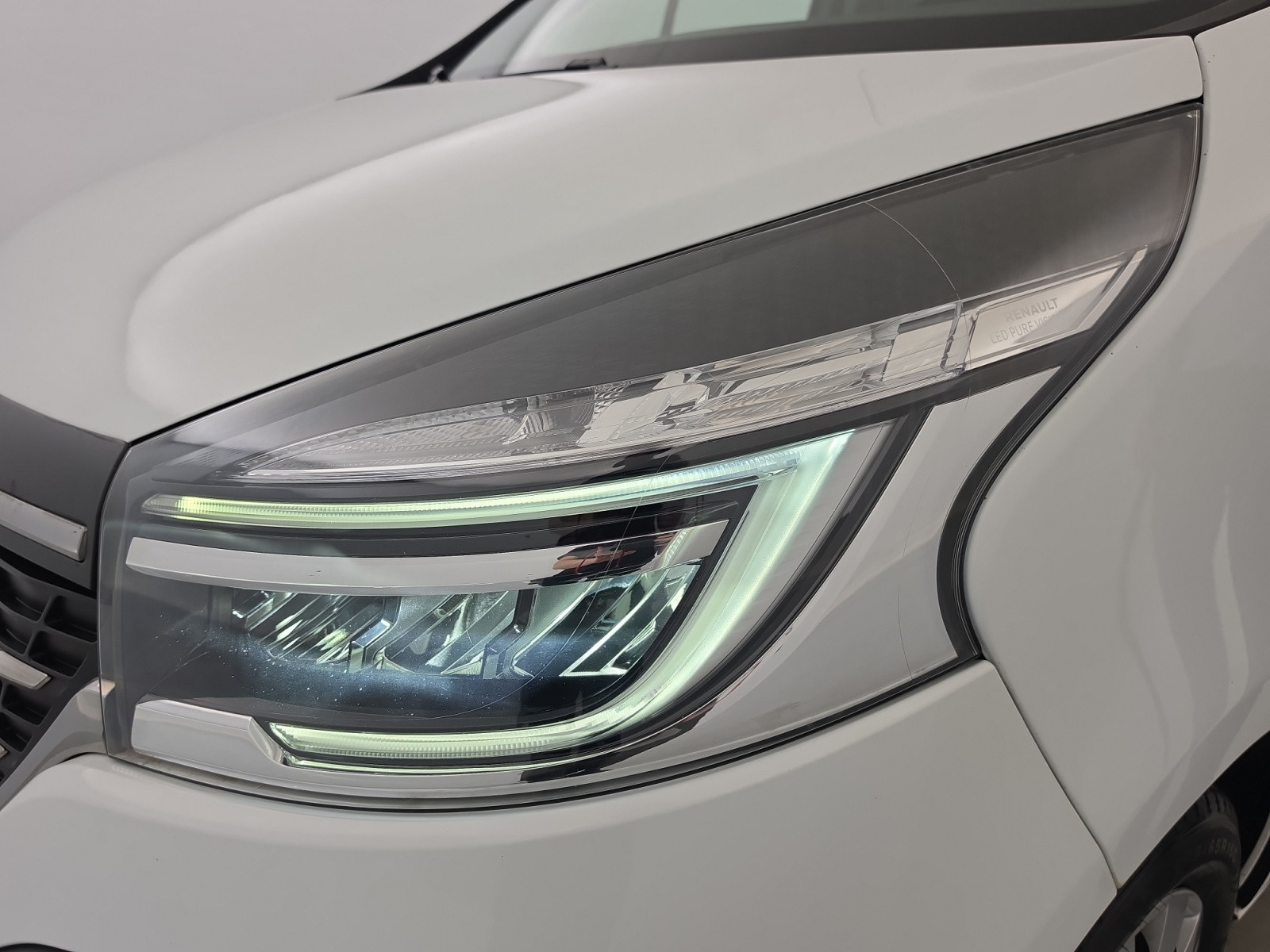 Vente en ligne Renault Trafic 3 Fourgon TRAFIC FGN L1H1 1000 KG DCI 120 au prix de 20 490 €