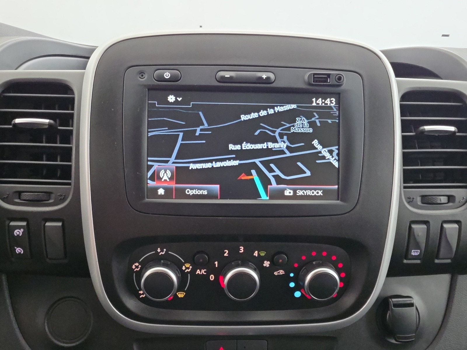 Vente en ligne Renault Trafic 3 Fourgon TRAFIC FGN L1H1 1000 KG DCI 120 au prix de 20 490 €