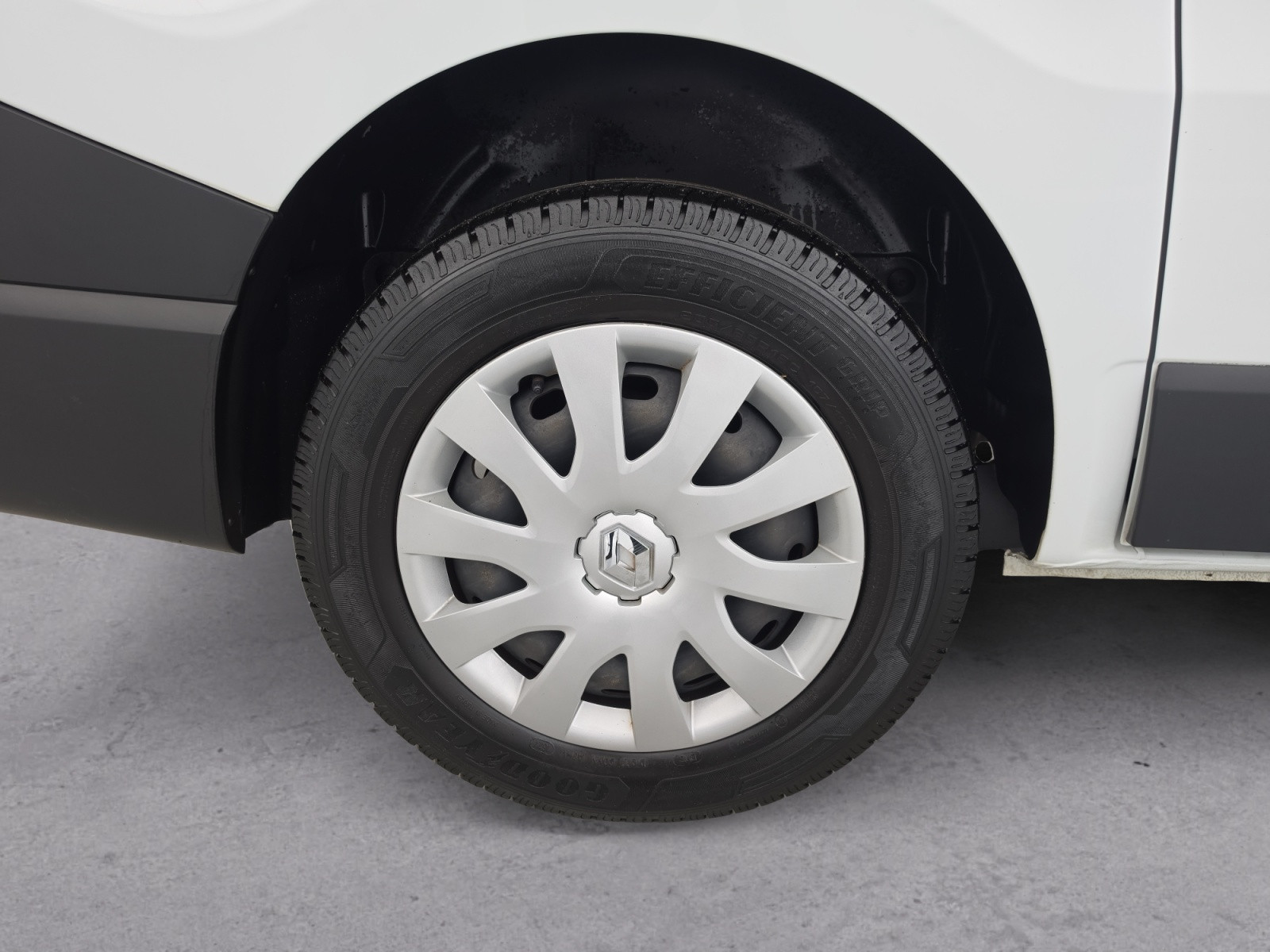 Vente en ligne Renault Trafic 3 Fourgon TRAFIC FGN L1H1 1000 KG DCI 120 au prix de 20 490 €