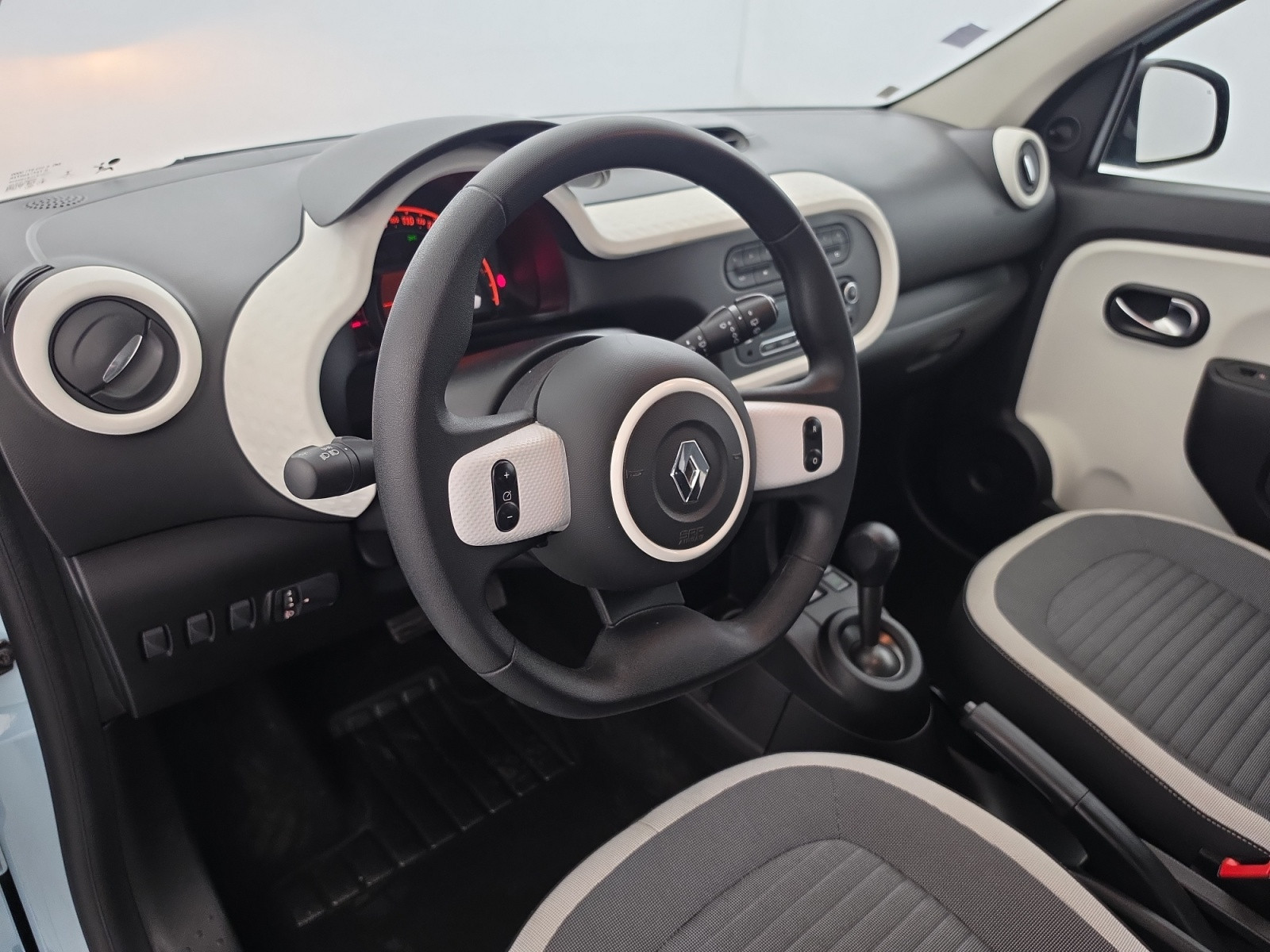 Vente en ligne Renault Twingo 3  0.9 TCe 90 au prix de 11 490 €