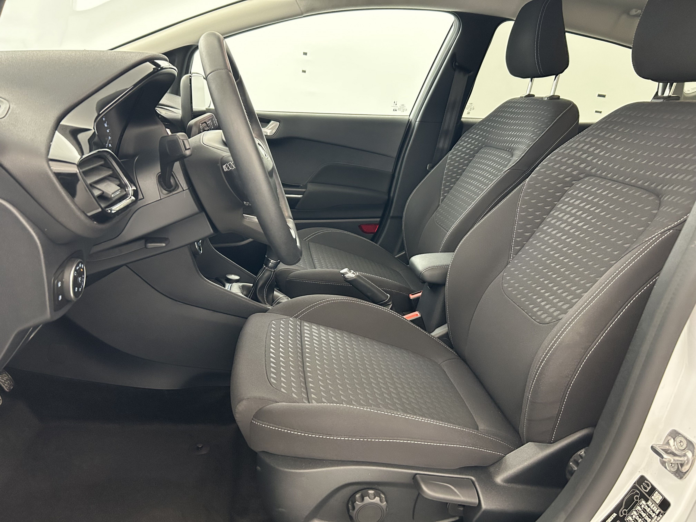 Vente en ligne Ford Fiesta  1.1 75 ch BVM5 au prix de 12 570 €