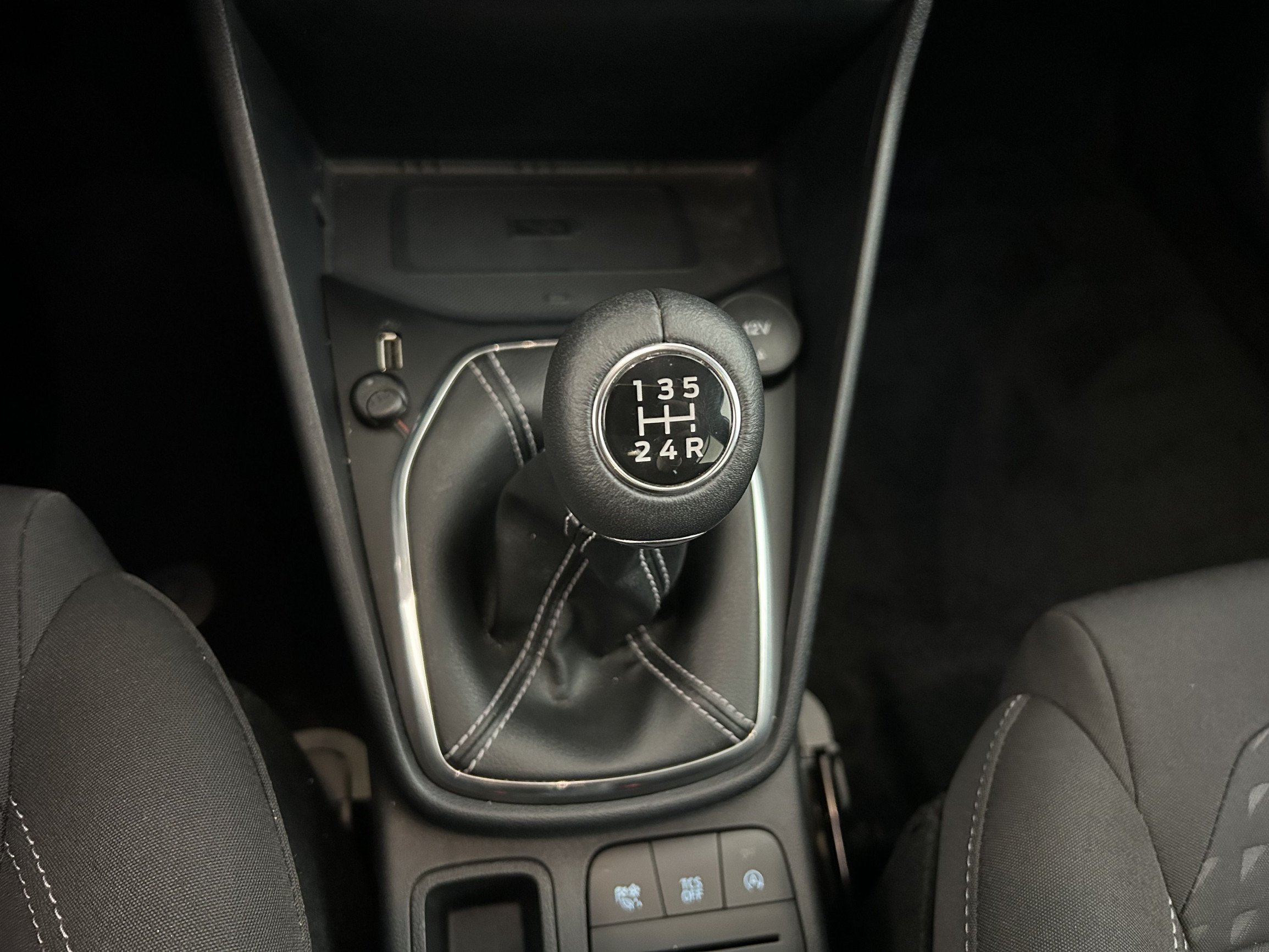 Vente en ligne Ford Fiesta  1.1 75 ch BVM5 au prix de 12 570 €