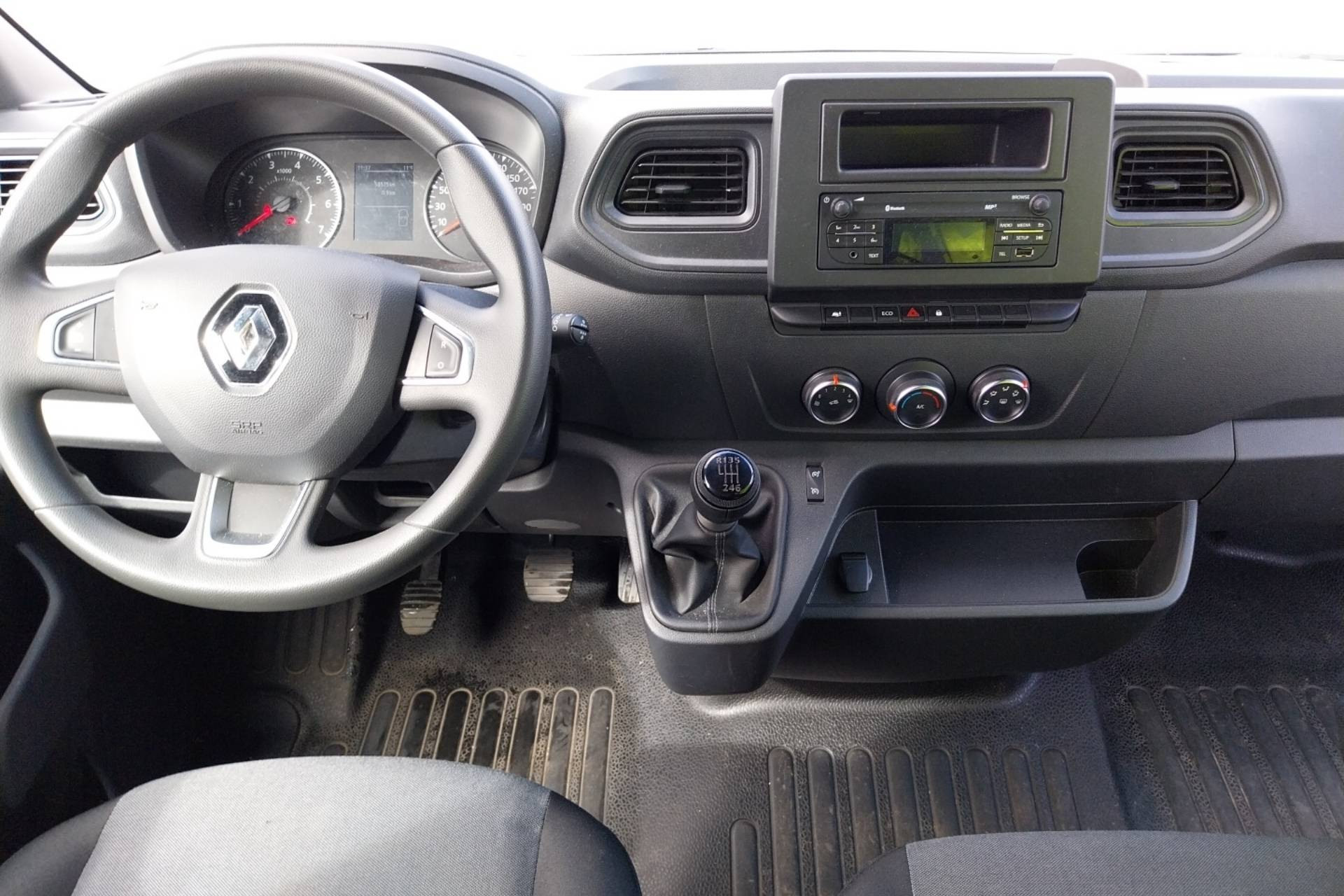 Vente en ligne Renault Master Fourgon MASTER FGN TRAC F3500 L2H2 BLUE DCI 135 au prix de 25 890 €