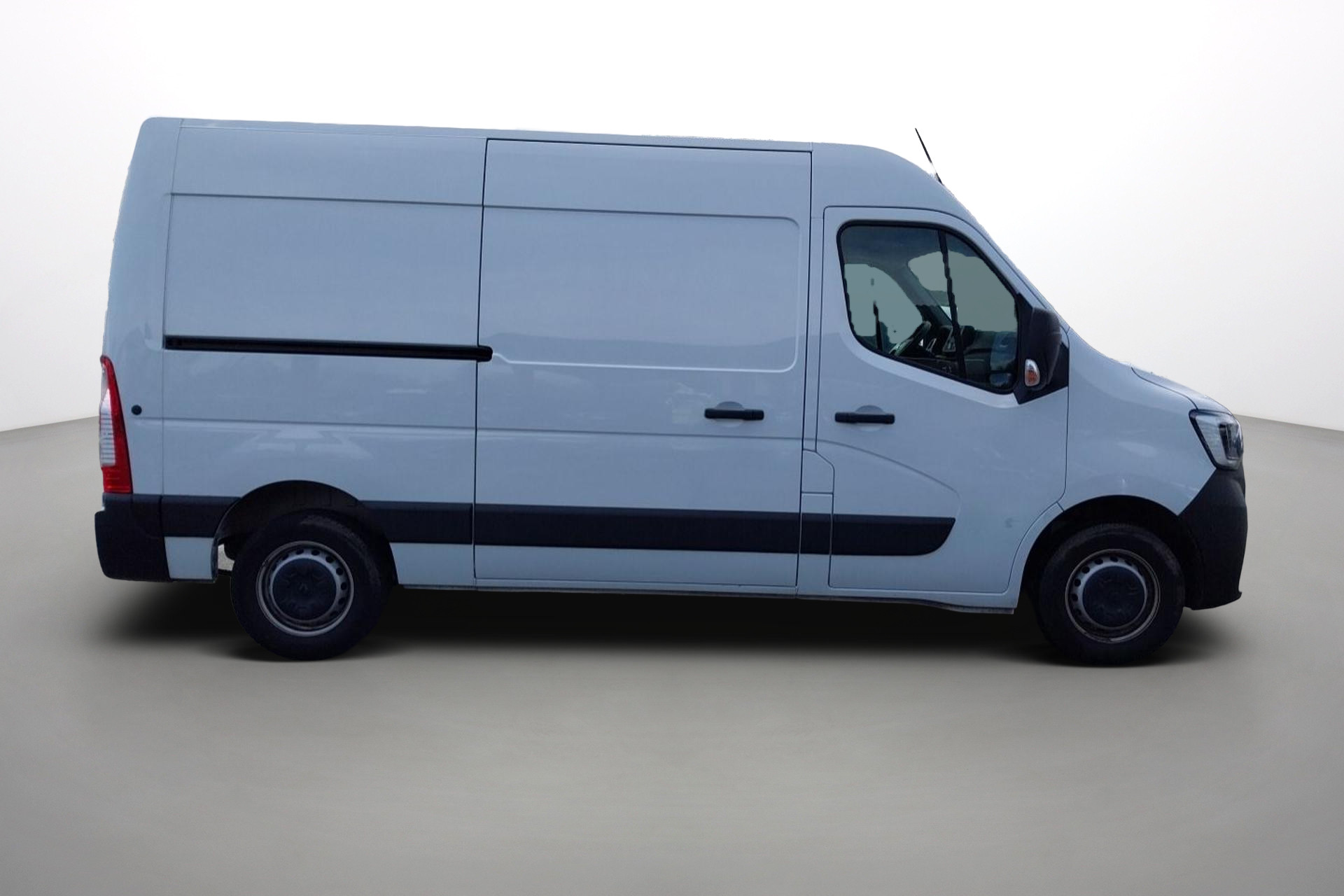Vente en ligne Renault Master Fourgon MASTER FGN TRAC F3500 L2H2 BLUE DCI 135 au prix de 25 890 €