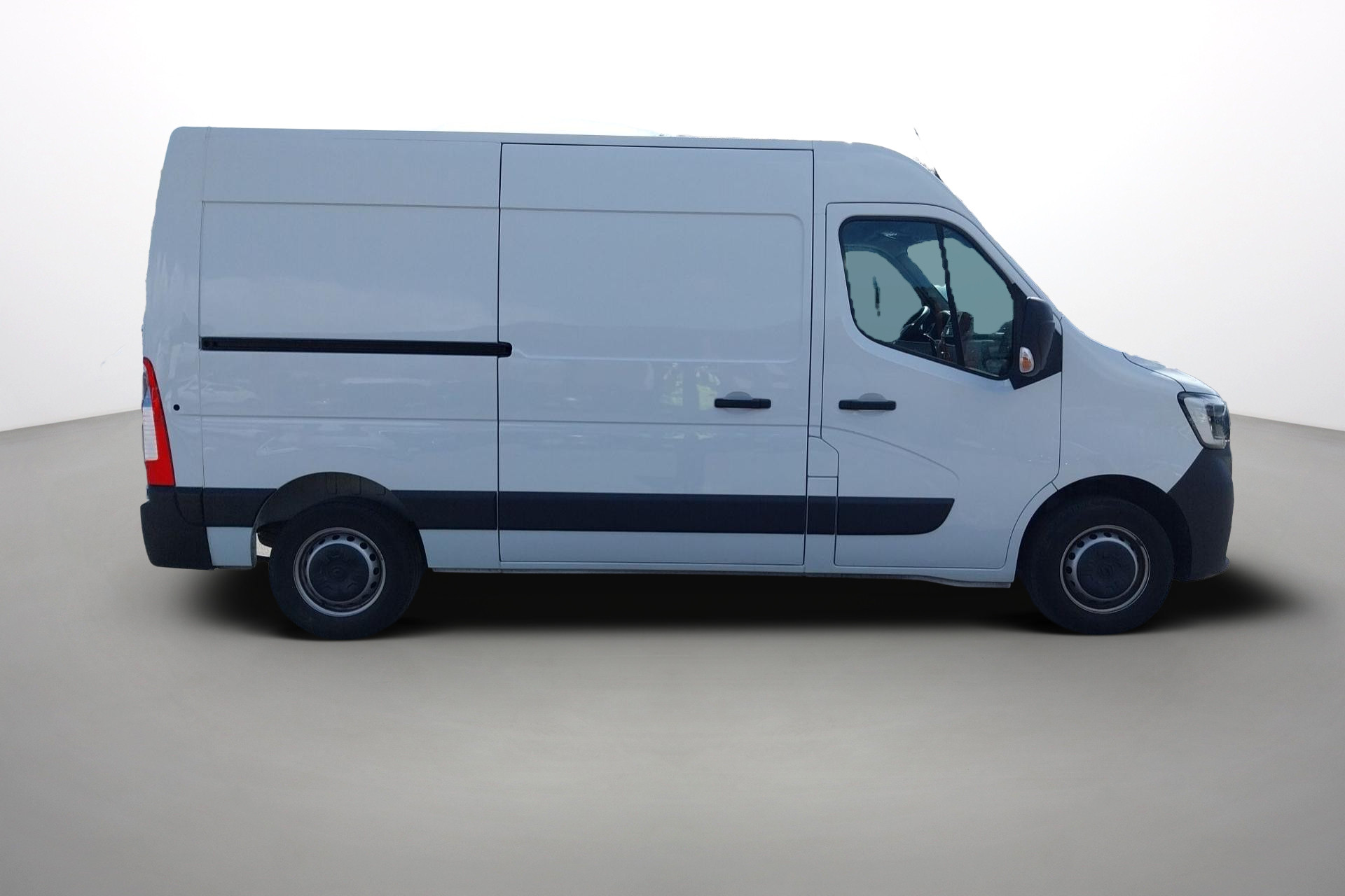 Vente en ligne Renault Master Fourgon MASTER FGN TRAC F3500 L2H2 BLUE DCI 135 au prix de 26 290 €