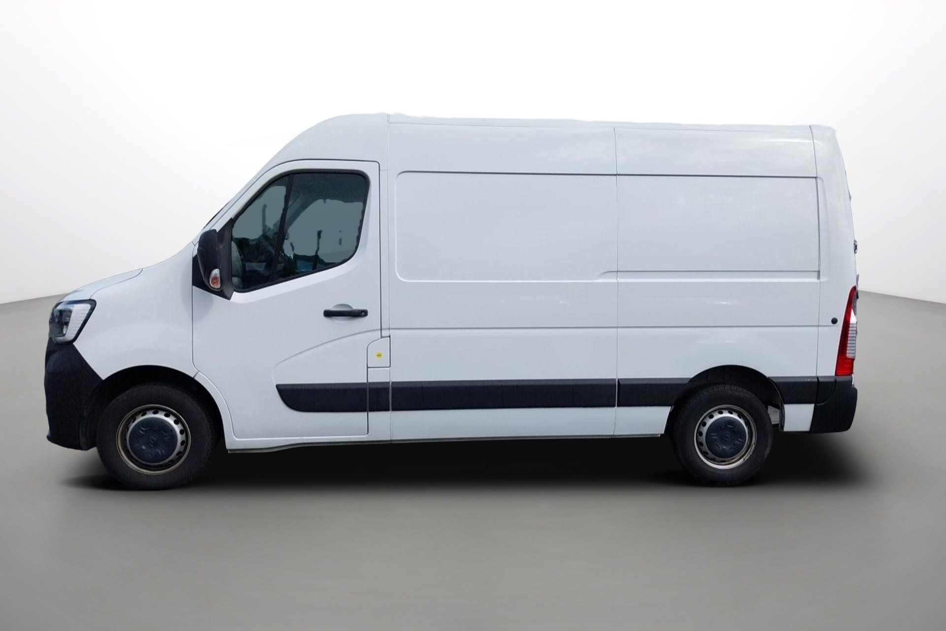 Vente en ligne Renault Master Fourgon MASTER FGN TRAC F3500 L2H2 BLUE DCI 135 au prix de 25 890 €
