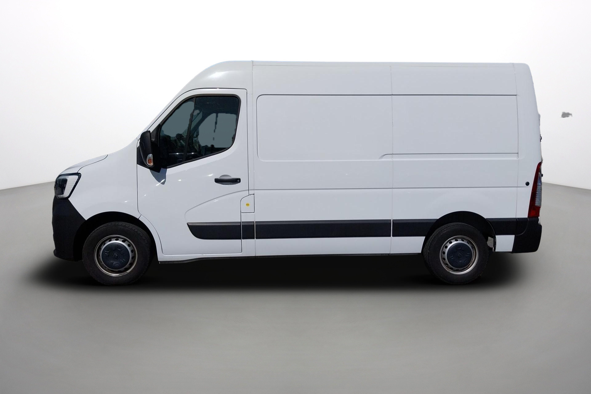 Vente en ligne Renault Master Fourgon MASTER FGN TRAC F3500 L2H2 BLUE DCI 135 au prix de 26 290 €